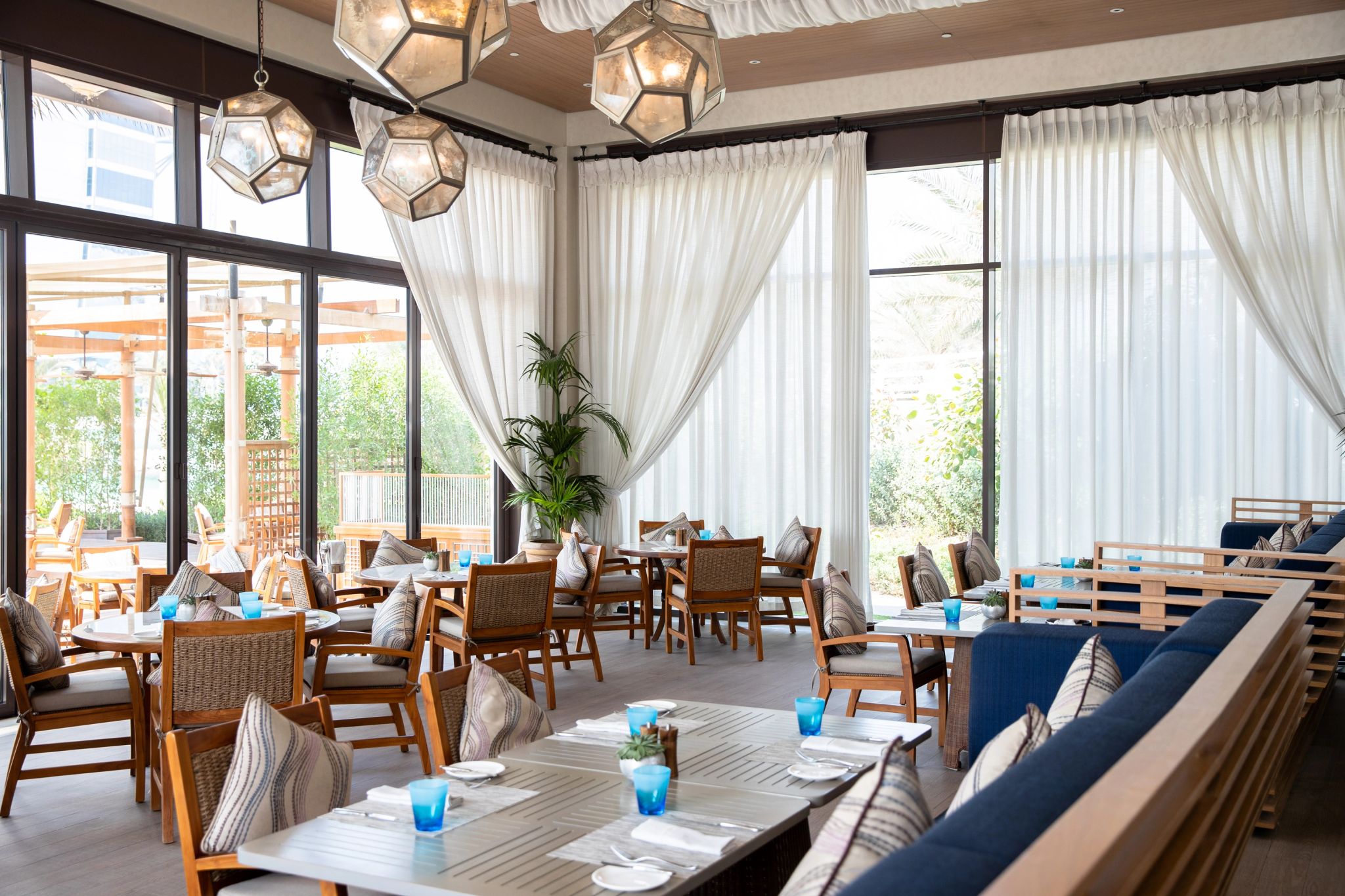 interior restaurante – pratos gourmet – culinaria latino-americana