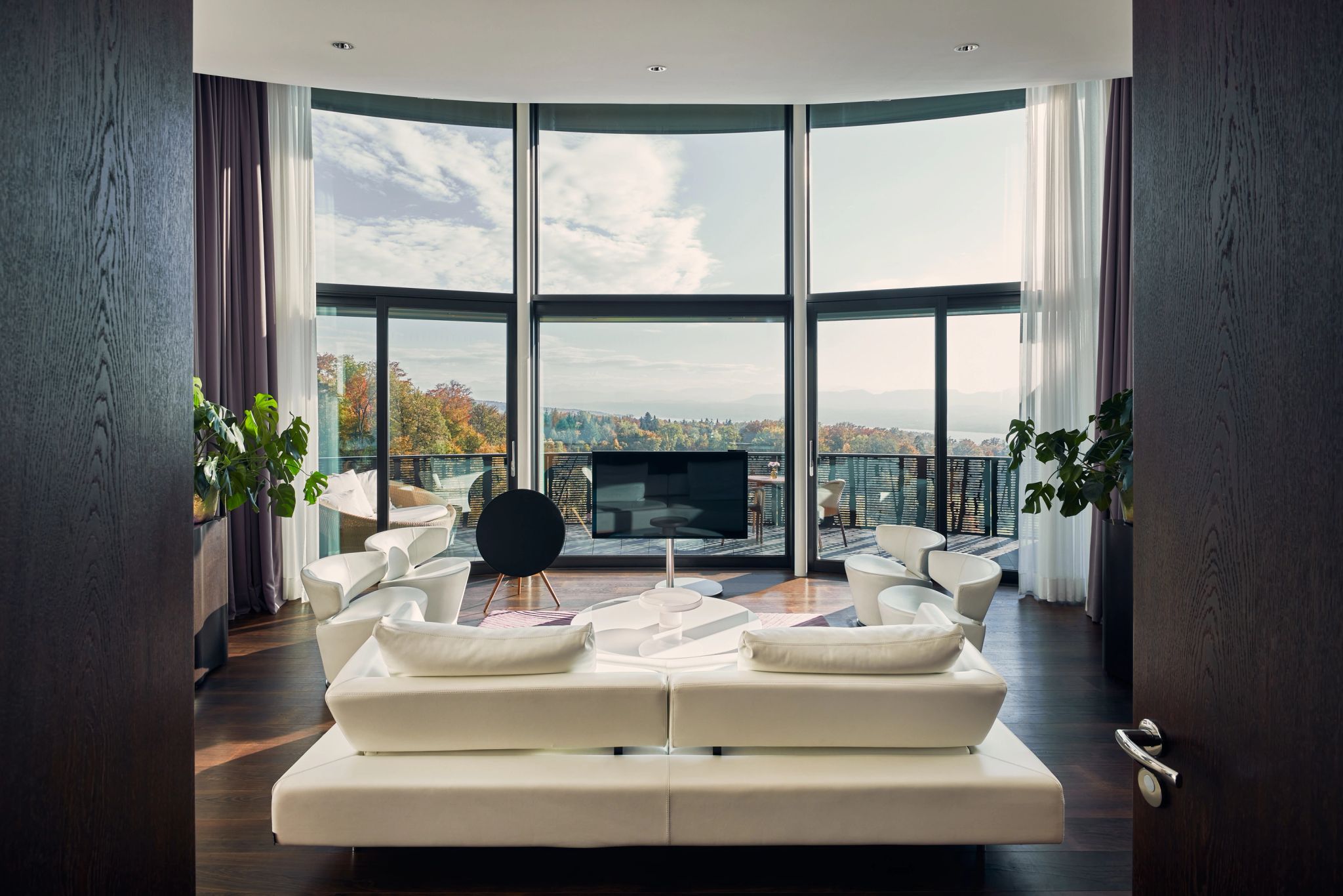 suite com sala – sala de estar – suite com vista  - suite vista alpes - sala moderna - sala de luxo