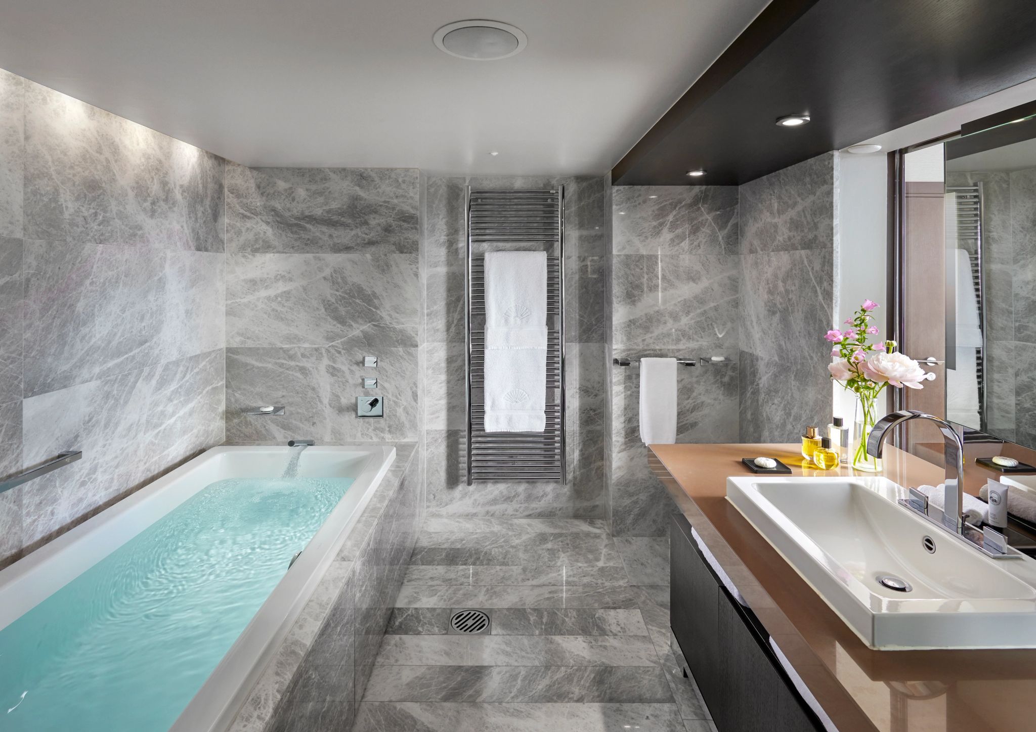 banheiro de luxo – suite premium - banheira