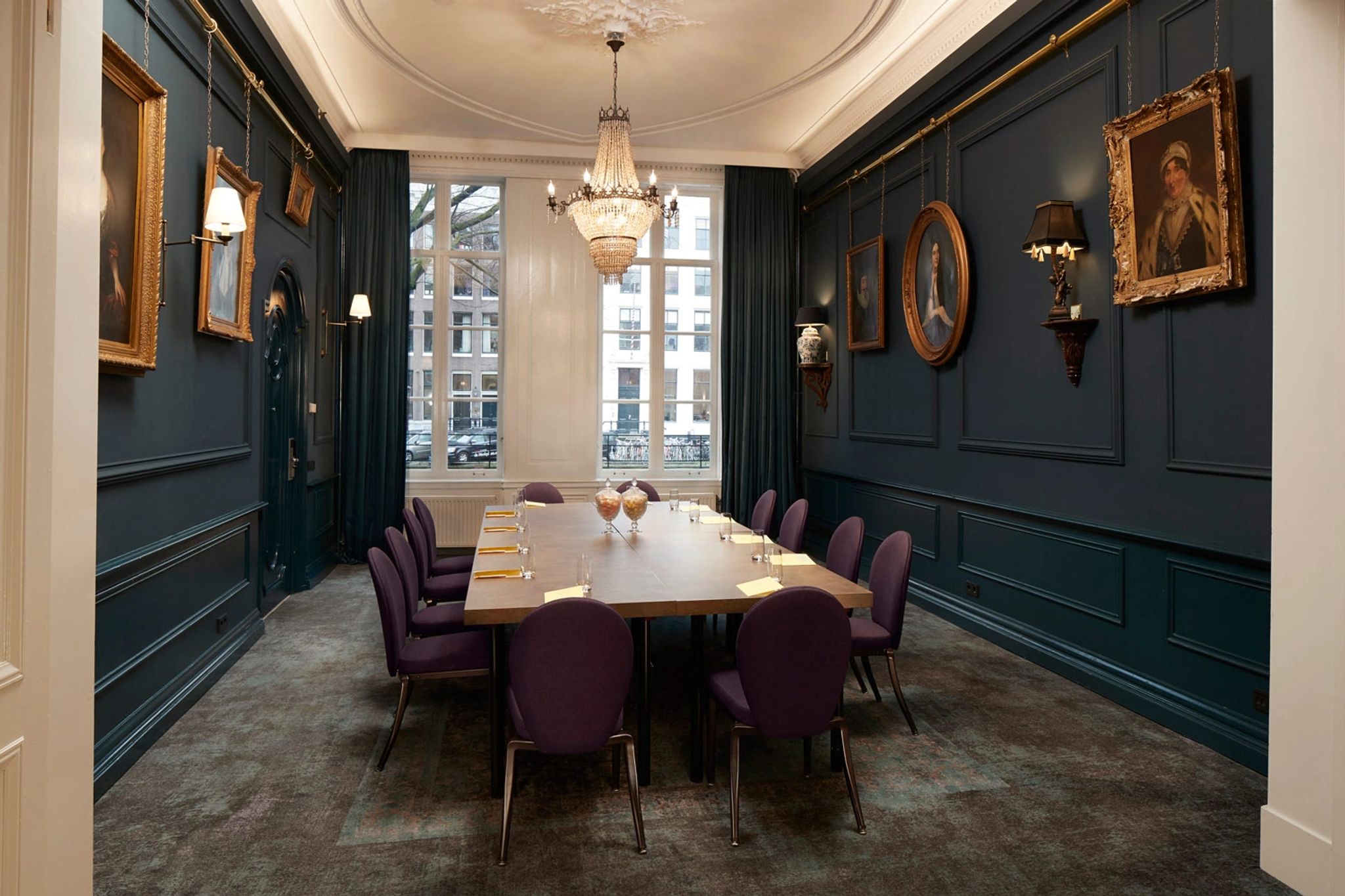 corredor de galerias - obras e molduras - identidade historica