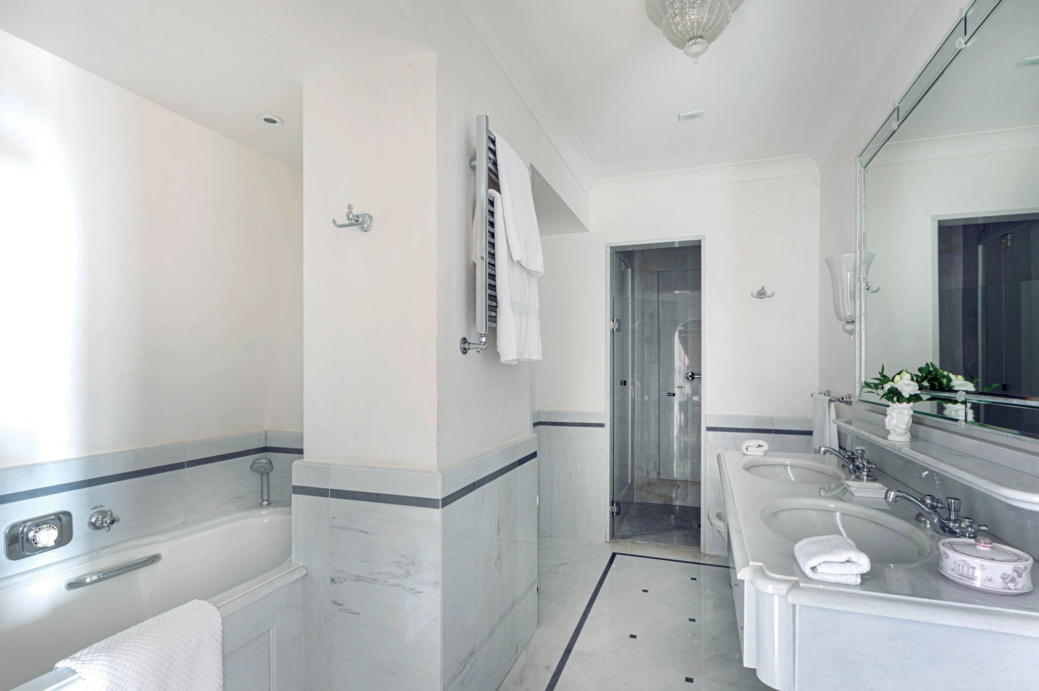 banheiro amplo – banheiro suite – banheiro de luxo