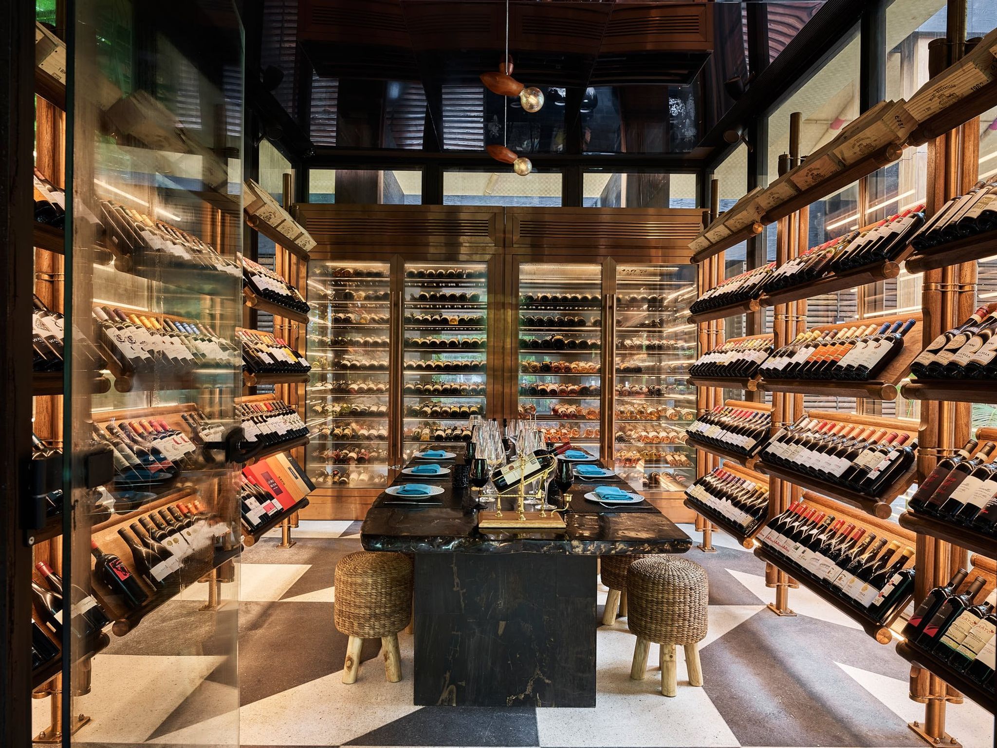 adega de vinhos - vinhos premium - degustaçao de vinhos - adega ampla