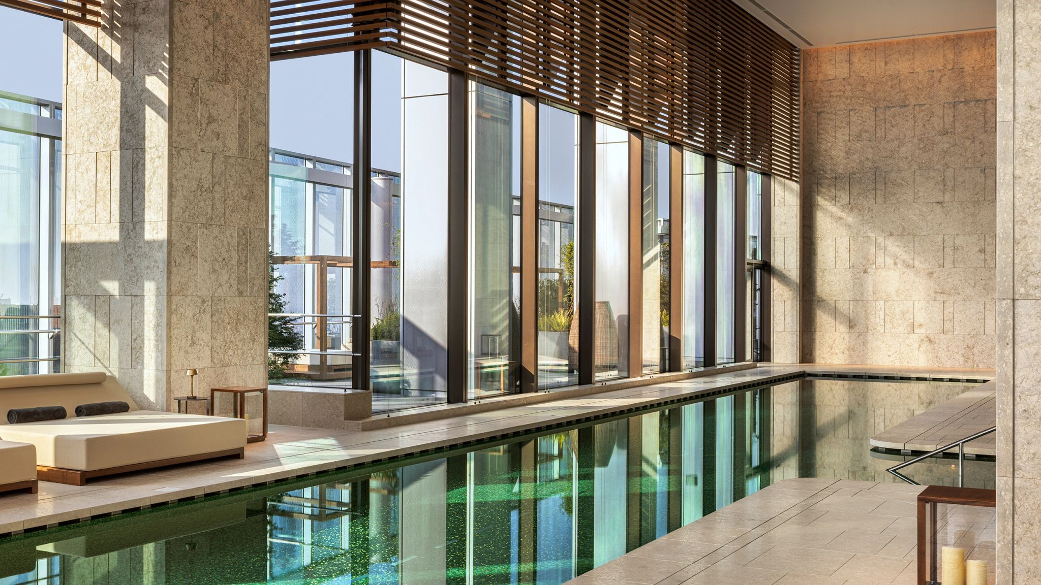 piscina coberta luxo design - spa relaxamento tokyo - hotel bem-estar