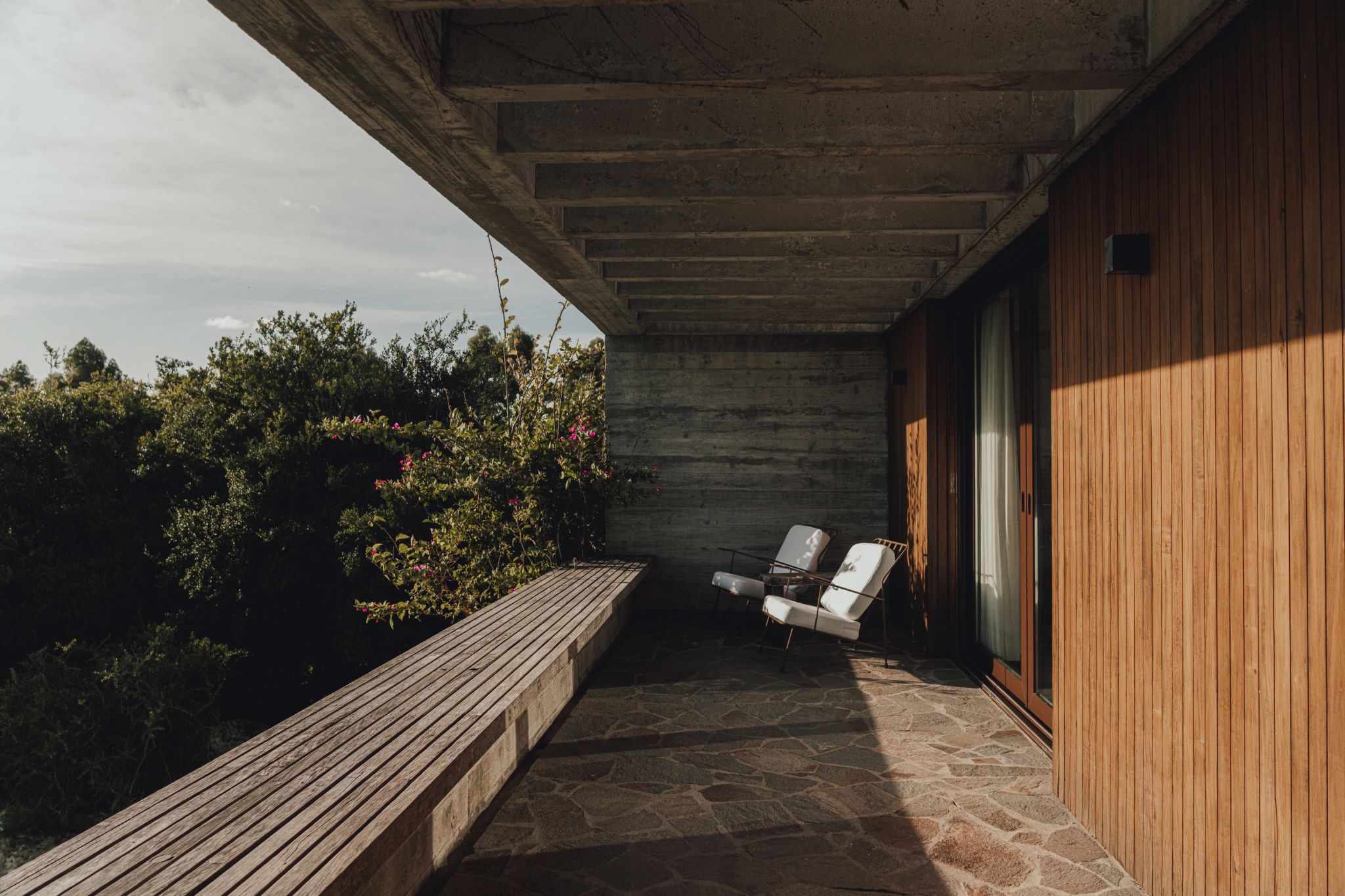 Suite Bungalow suite com varanda - varanda privativa - varanda mobiliada