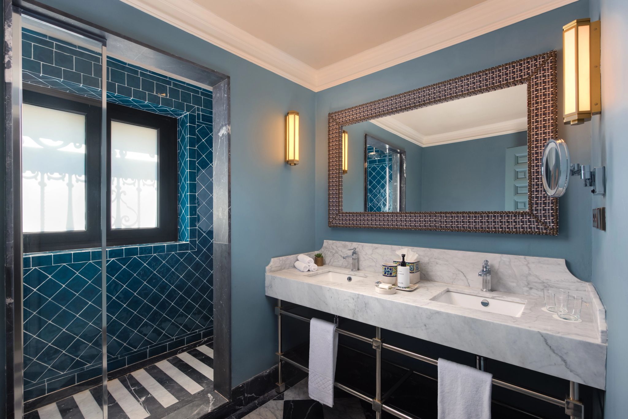 banheiro de hotel - pia dupla - banho premium