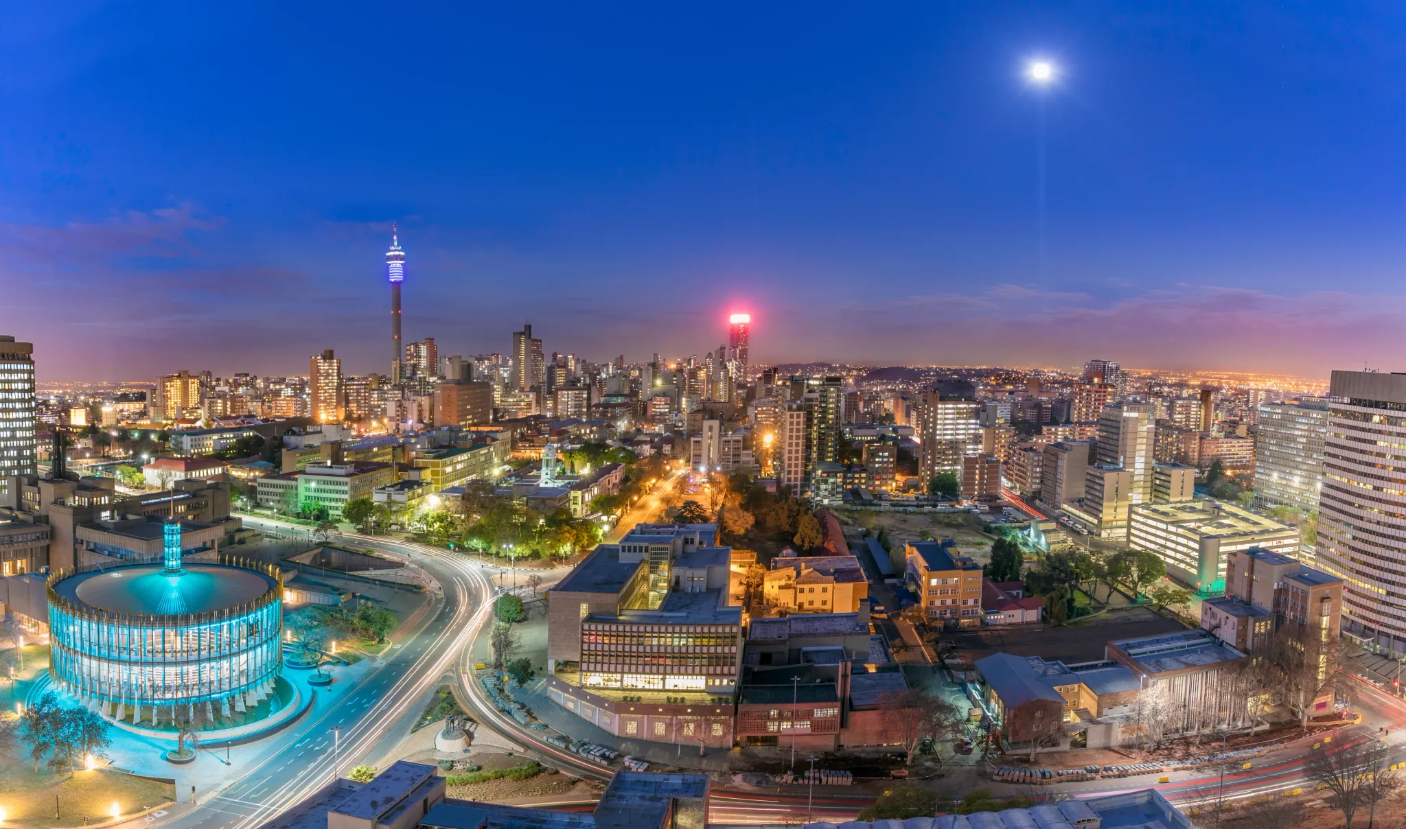 vista aerea noturna da cidade