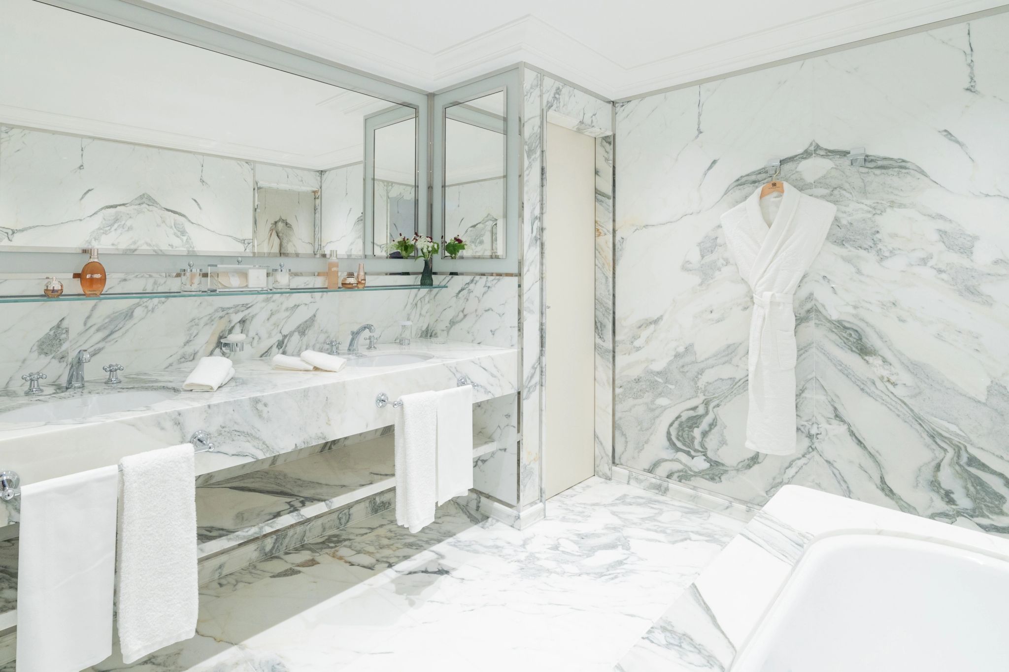 Suite Eden banheiro em marmore - banheiro chique - banheiro de luxo