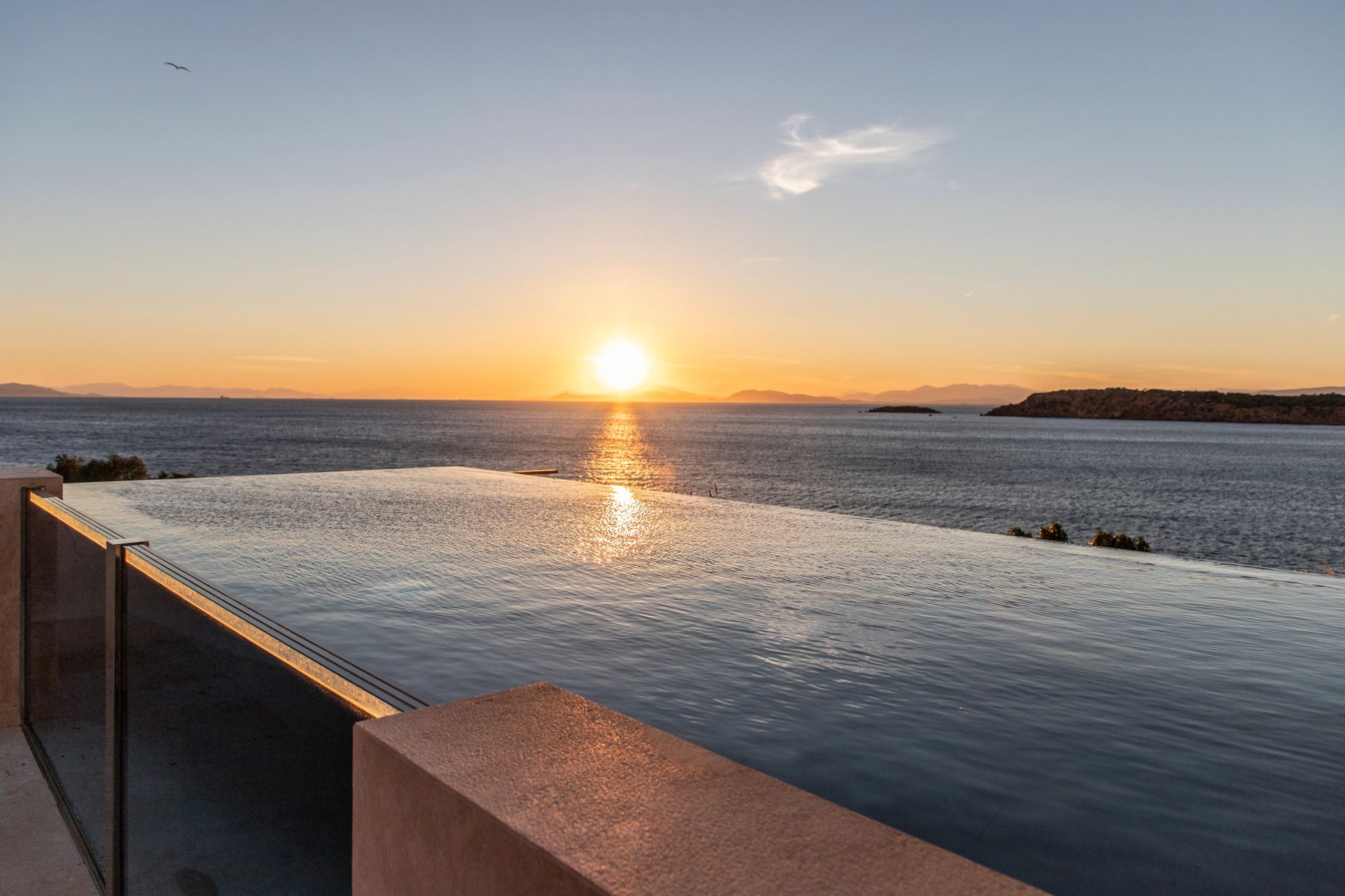 Nafsika Ambassador Suite vista por do sol - piscina infinita - piscina privativa