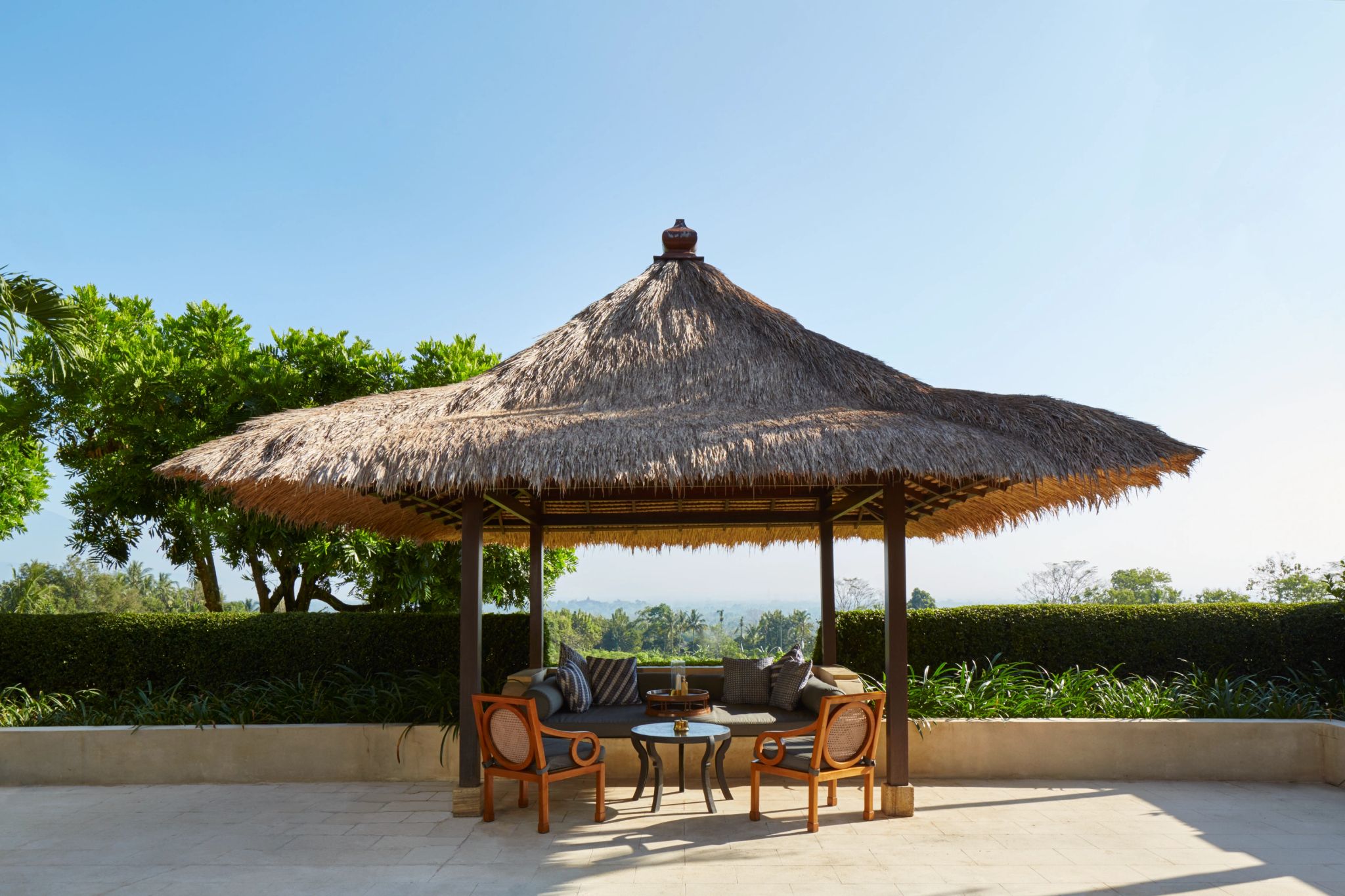 suite de luxo - area externa - mesa de jantar