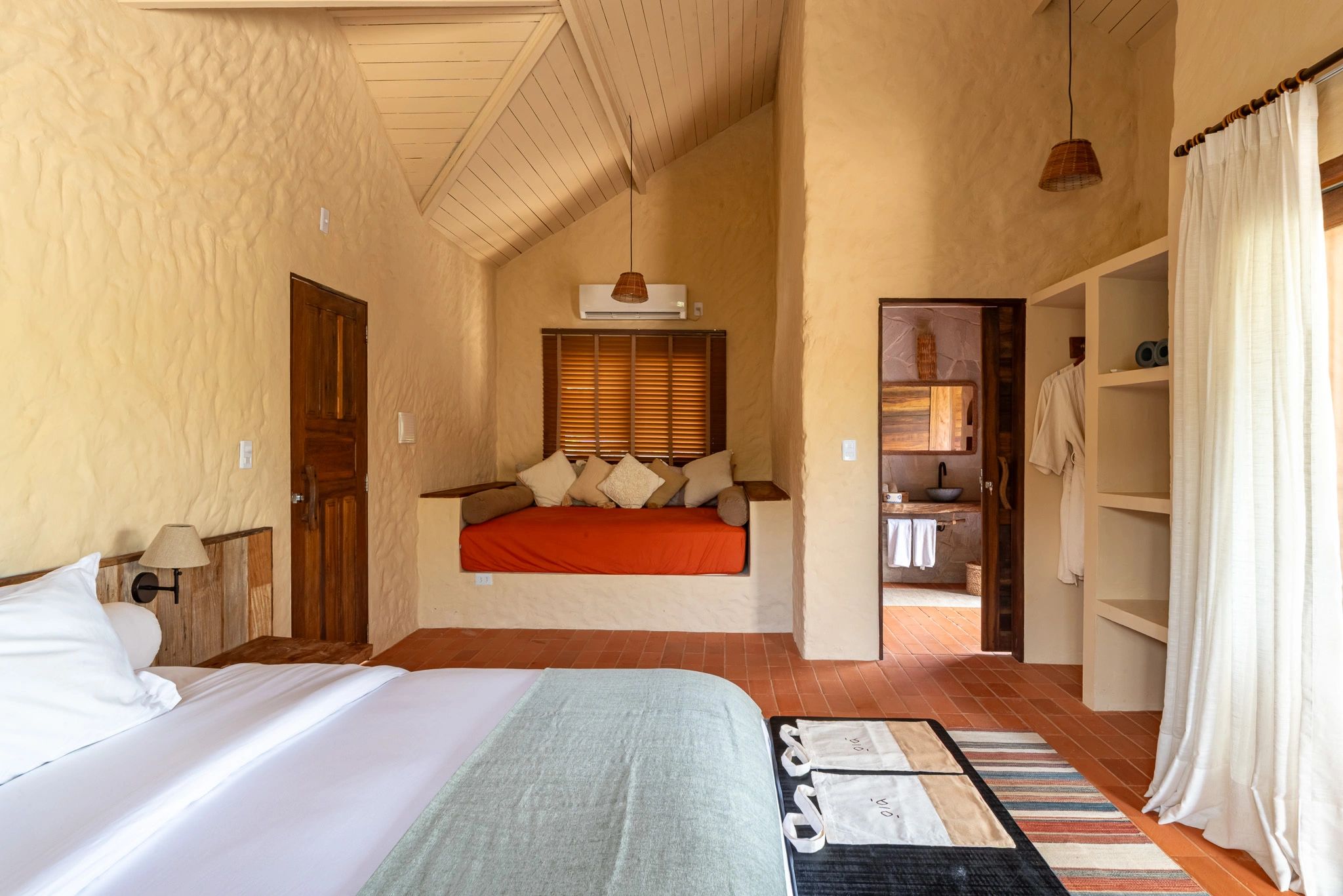 Bangalô 4 quarto casal - cama king - quarto king - design artesanal