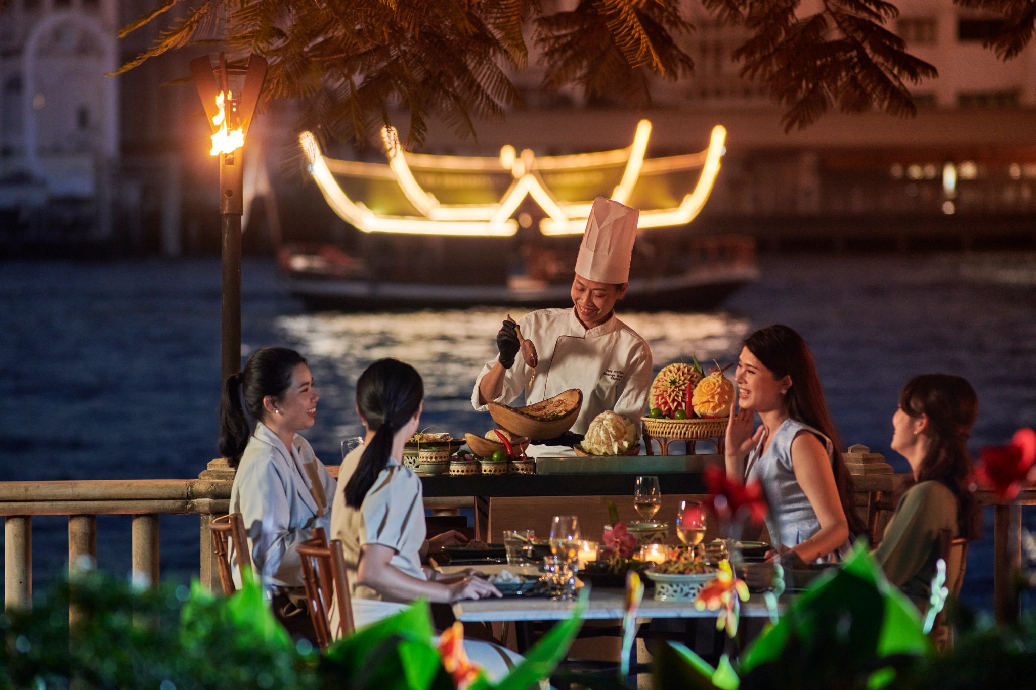 jantar beira rio - cozinha aberta - chef renomado - jantar ao ar livre - comida tailandesa