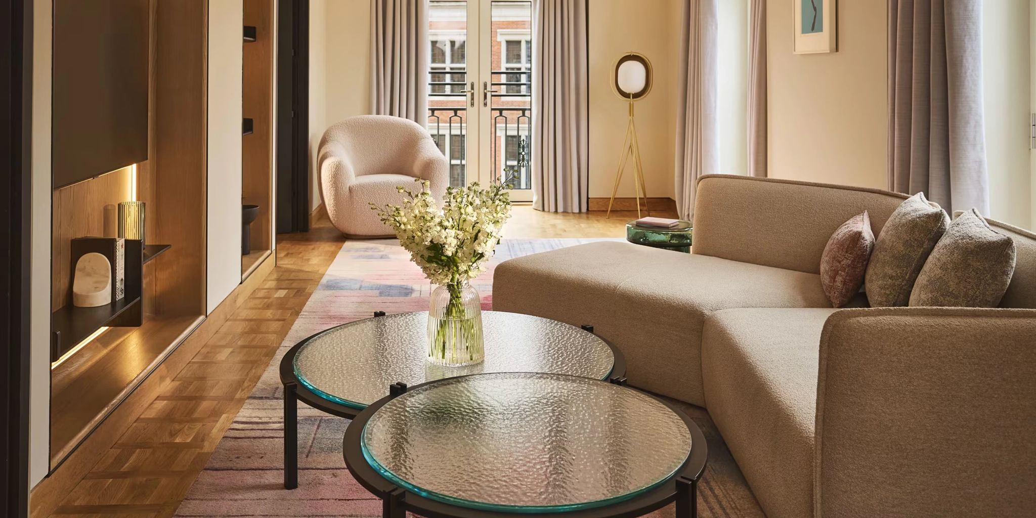 sala de estar - lareira e sofa - vista urbana londres