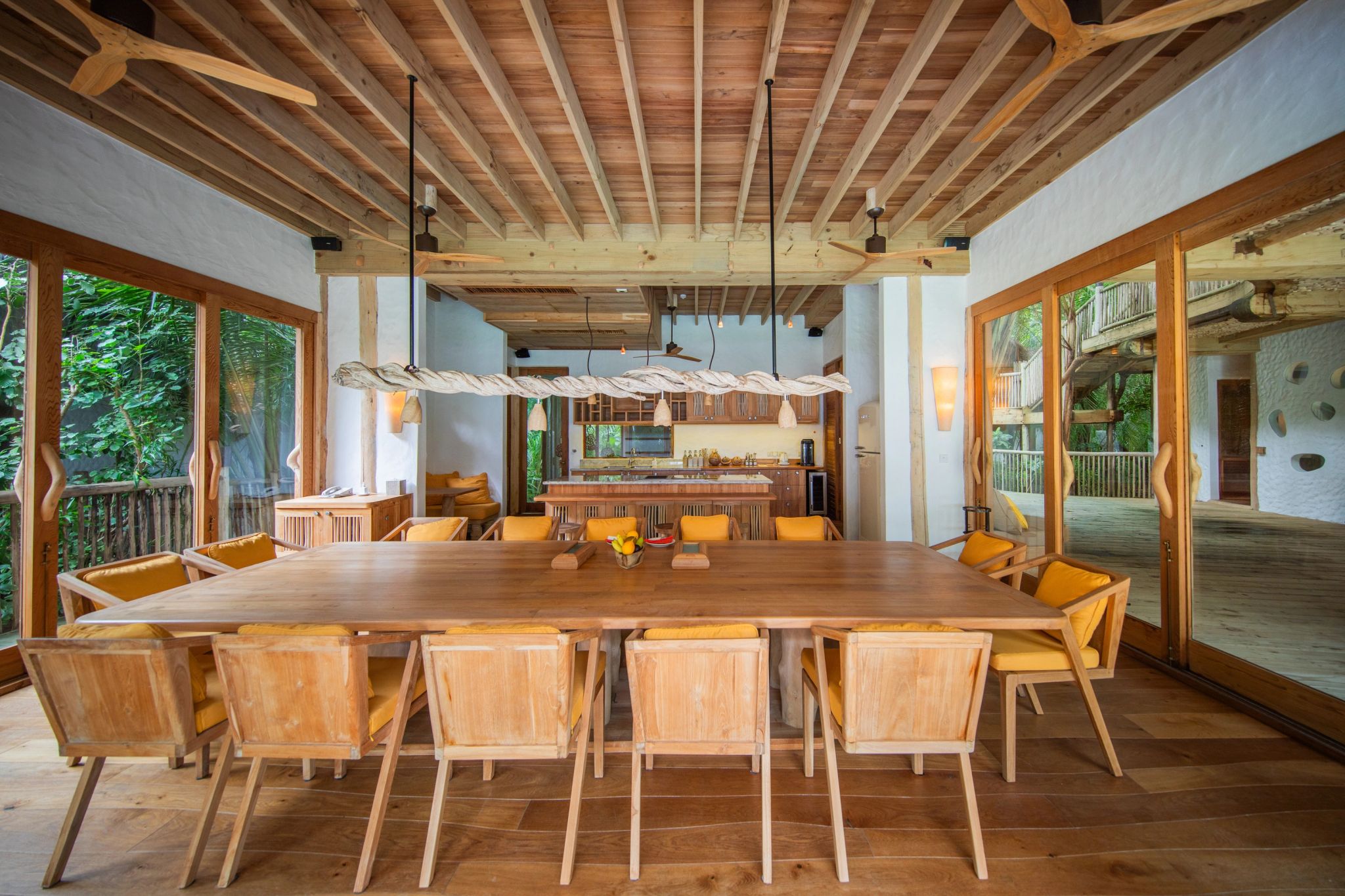 Sunset Reserve hospedagem maldivas - mesa de jantar