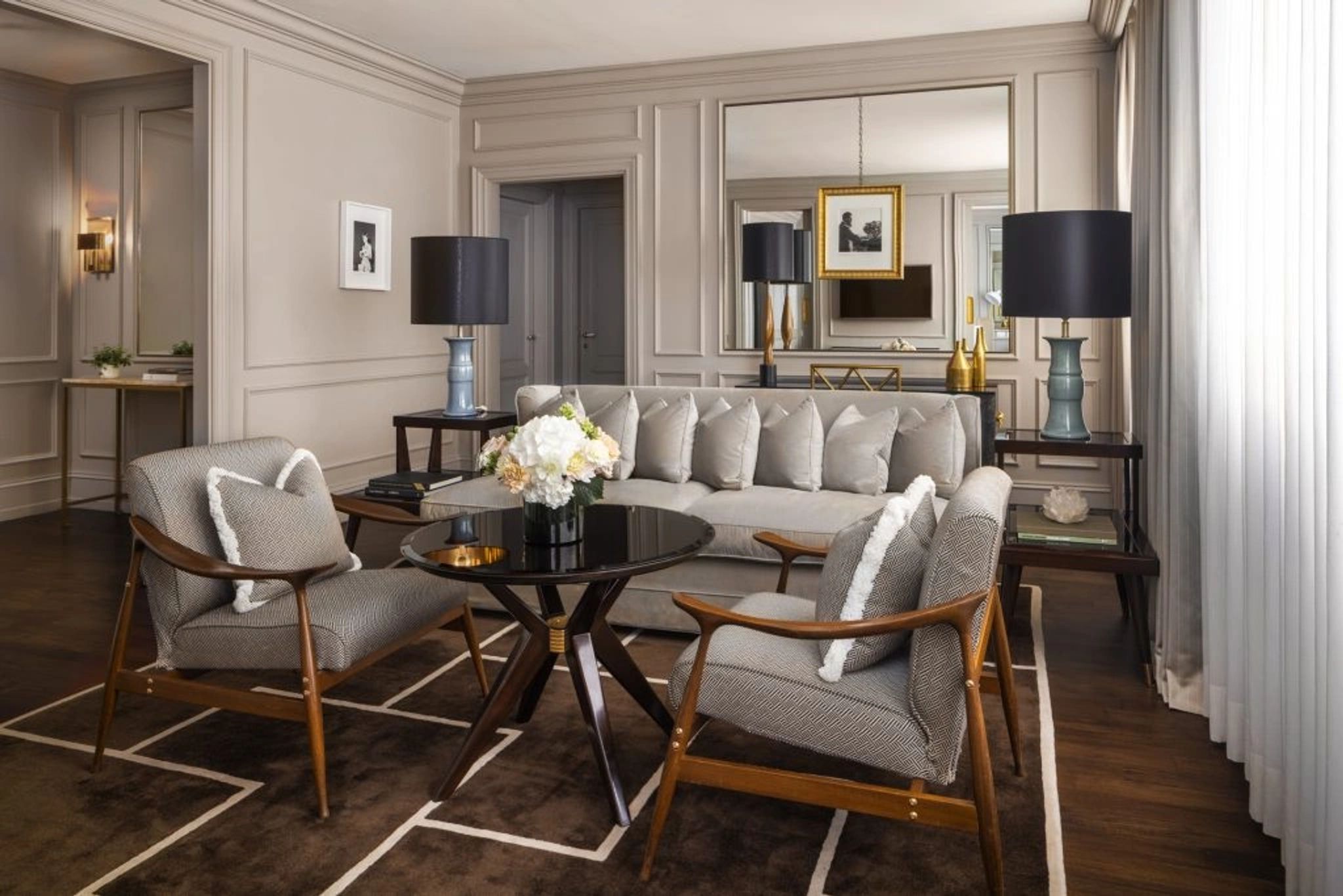 Family Suite sala de estar - sofa de luxo - jantar na suite