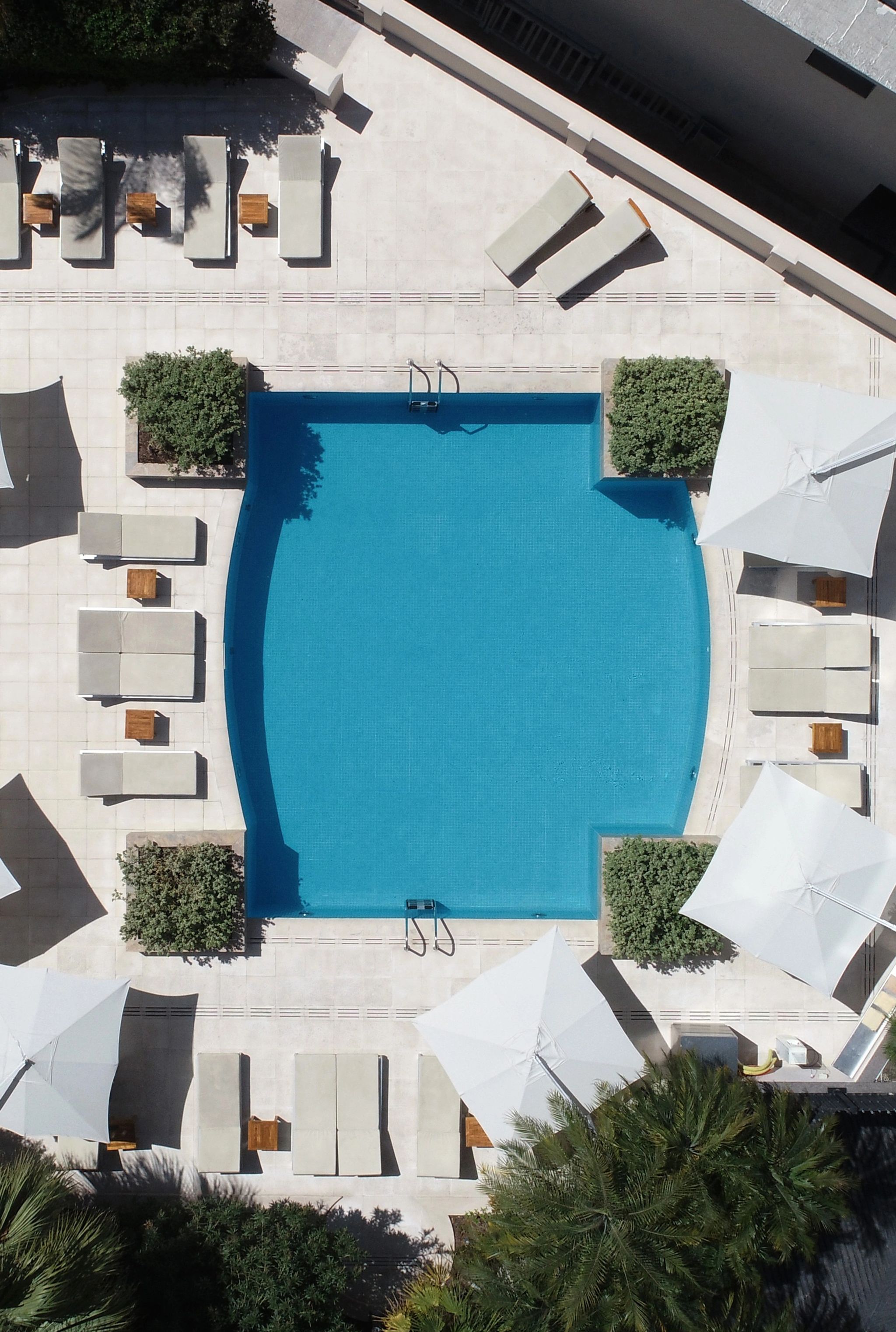 piscina externa - hotel com piscina - piscina ao ar livre