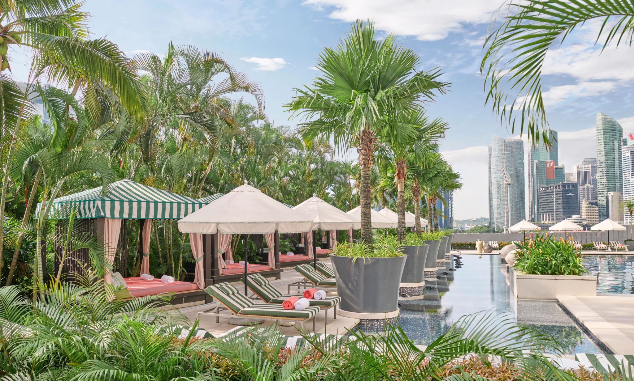 Área de piscina  cabanas de praia – piscina de luxo – area externa hotel  - hotel com piscina