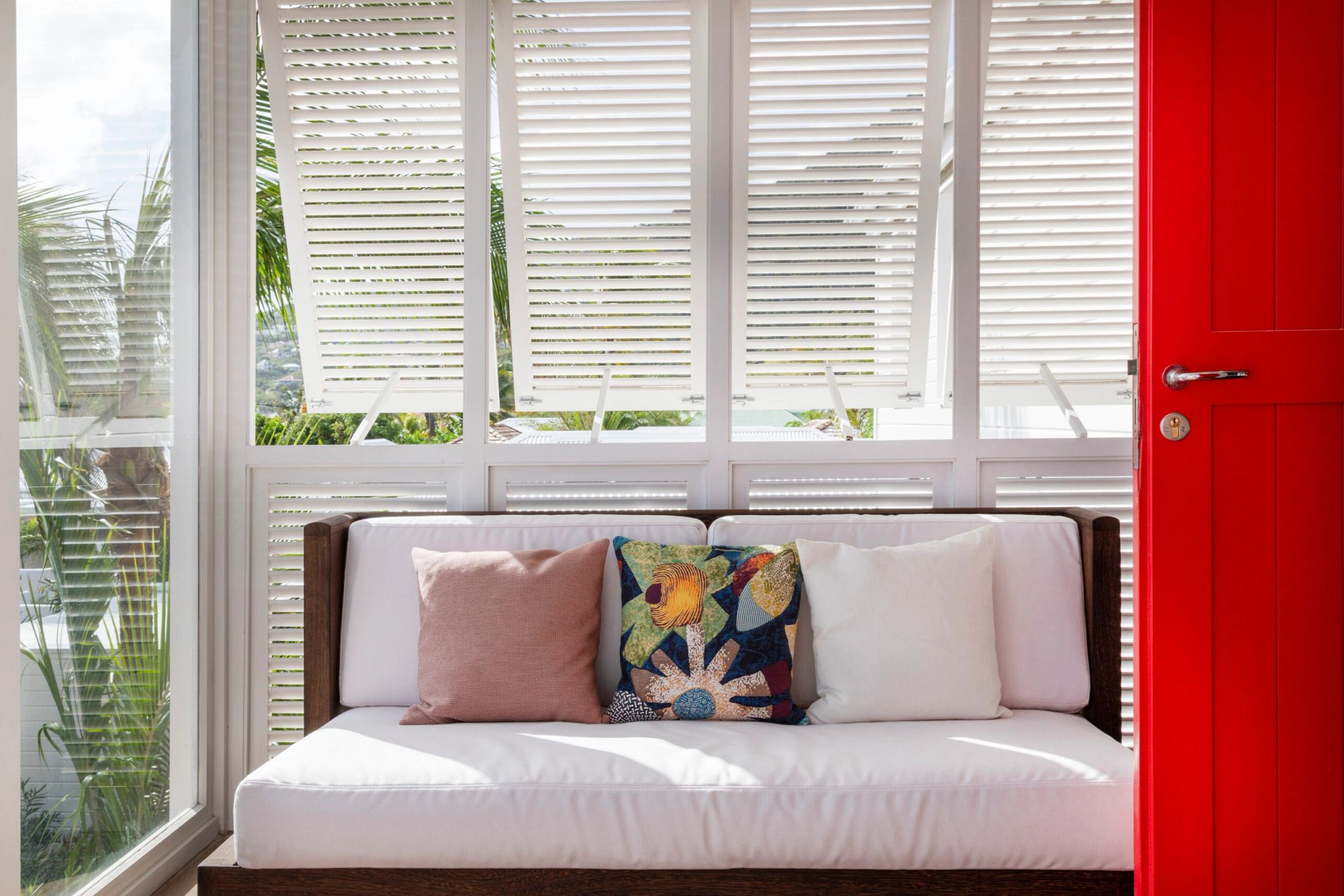 Lobby do resort Le Sereno St Barth lobby de luxo - lobby de hotel - arquitetura moderna - lobby de luxo - sofa confortavel