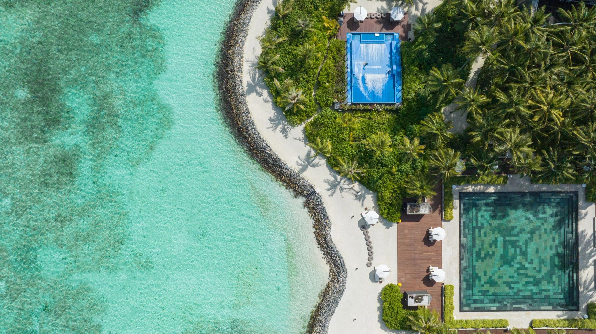 Simulador de Surf e Piscina do Hotel piscina hotel – area de lazer hotel – refugio