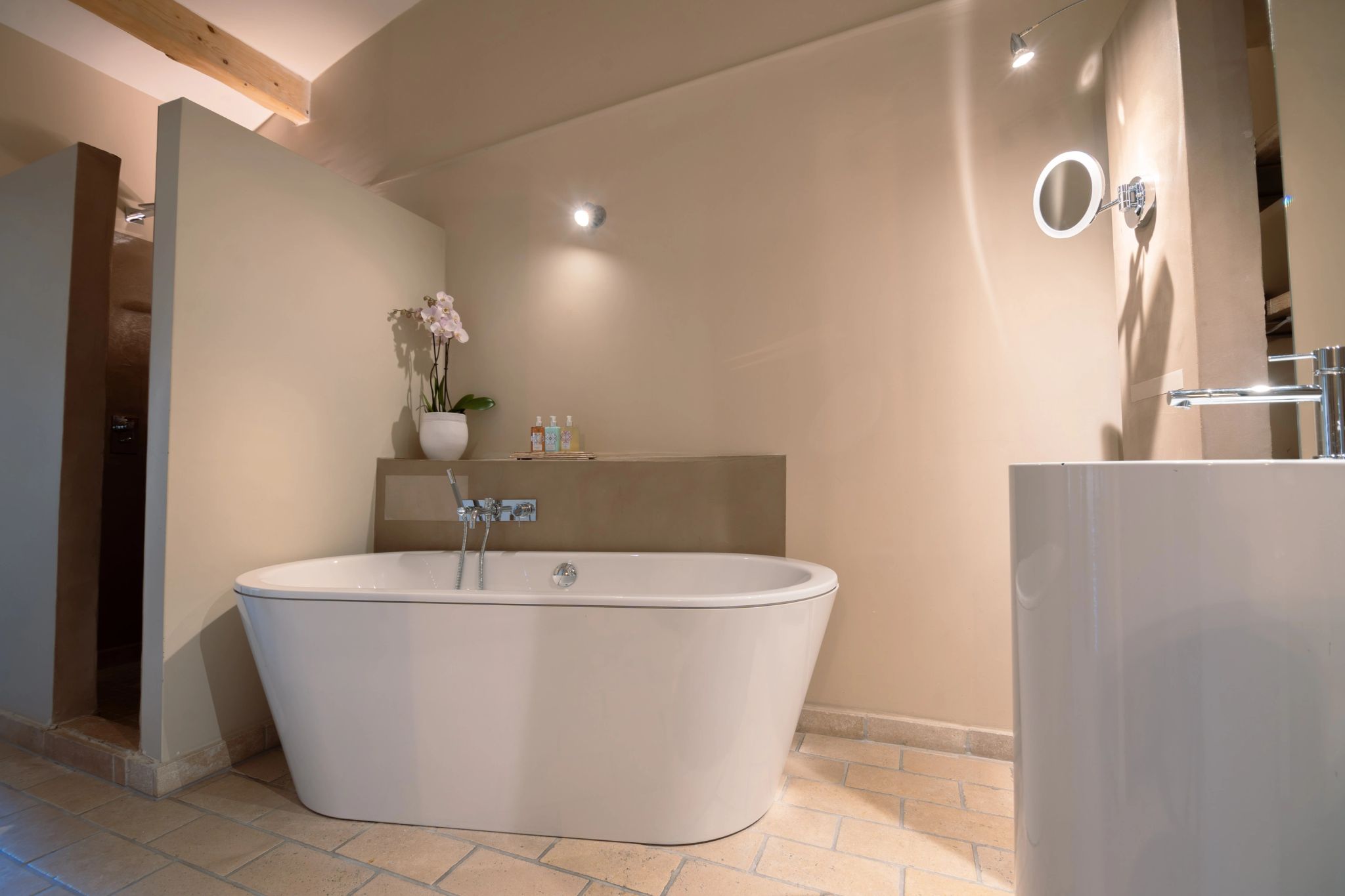 Charming banho de banheira – banheira de imersao- banho premium - banho relaxante