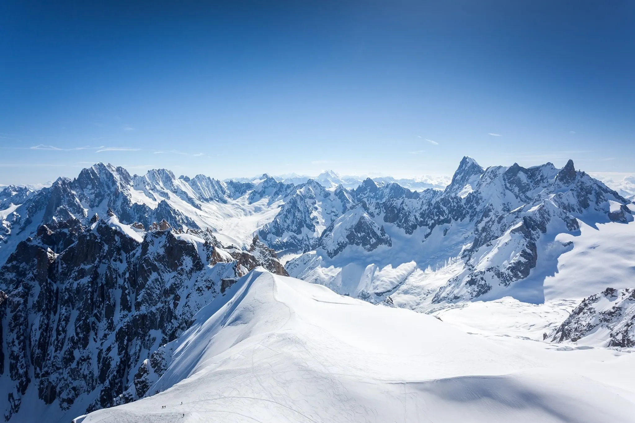 vista para os alpes de aiguille du midi, chamonix, frança