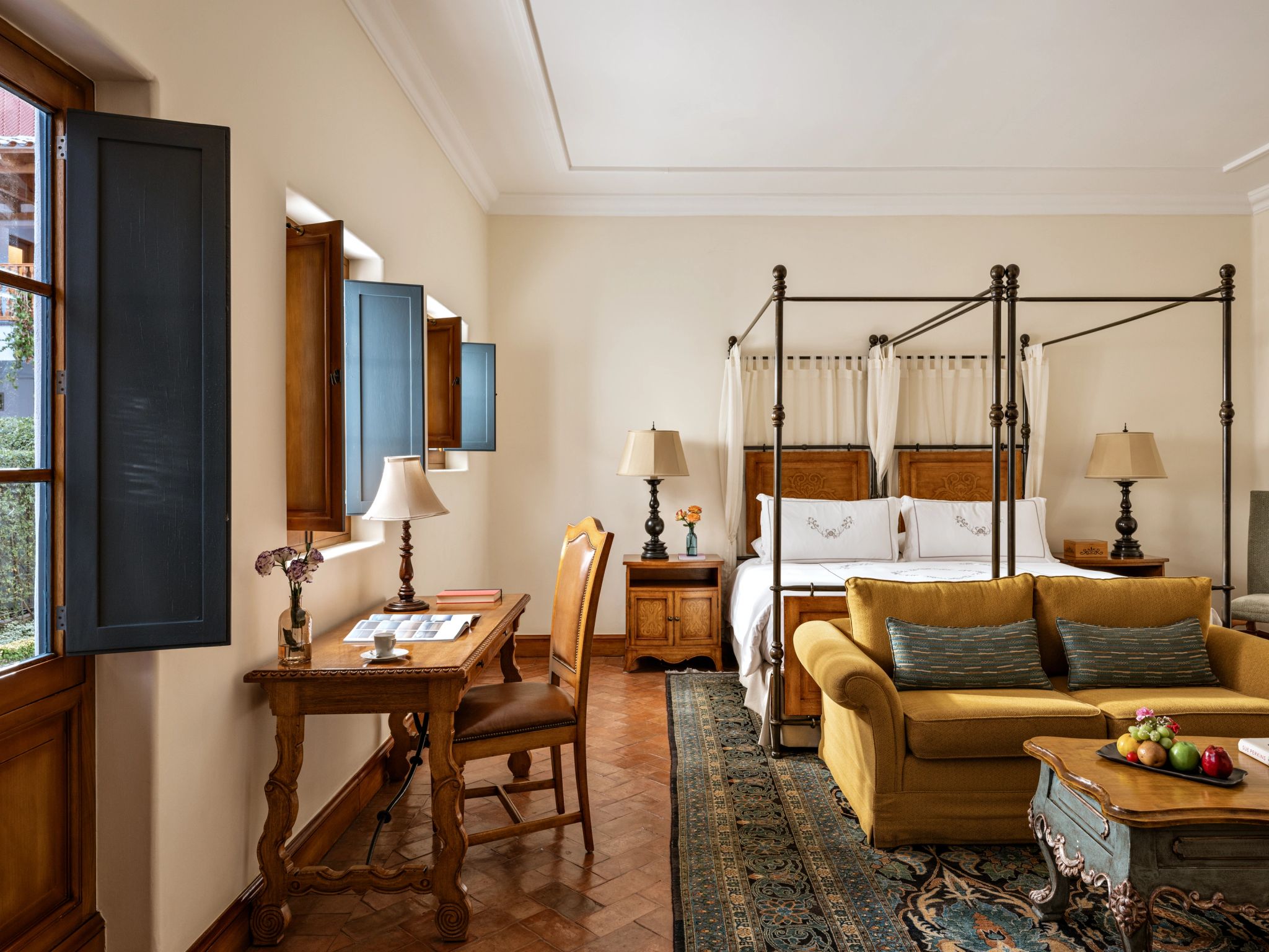 Studio Suite cama de dossel – escrivaninha – sofa de luxo