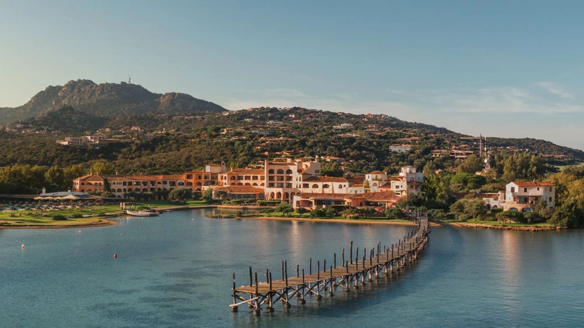 Hotel Cala Di Volpe, A Luxury Collection Hotel, Costa Smeralda hotel frente mar - hotel beira mar - fachada do hotel