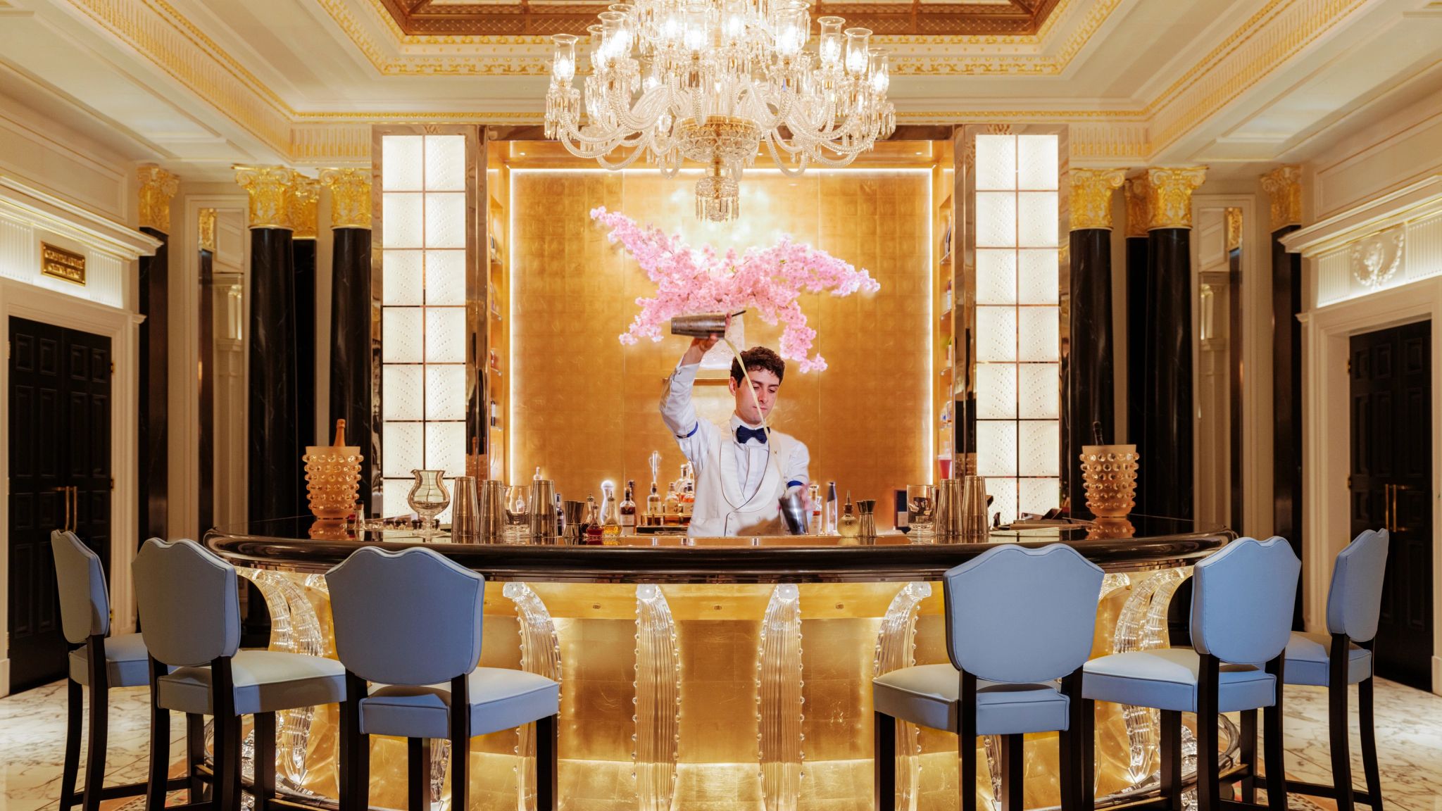 Artists' Bar bar de luxo - balcao de bar - barman - coqueteis exclusivos