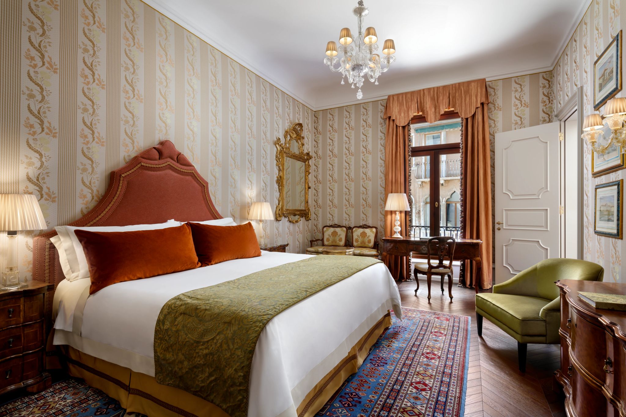 Heritage Suite  decoracao artesanal italiana - suite com vista canal grande - experiencia autentica em veneza