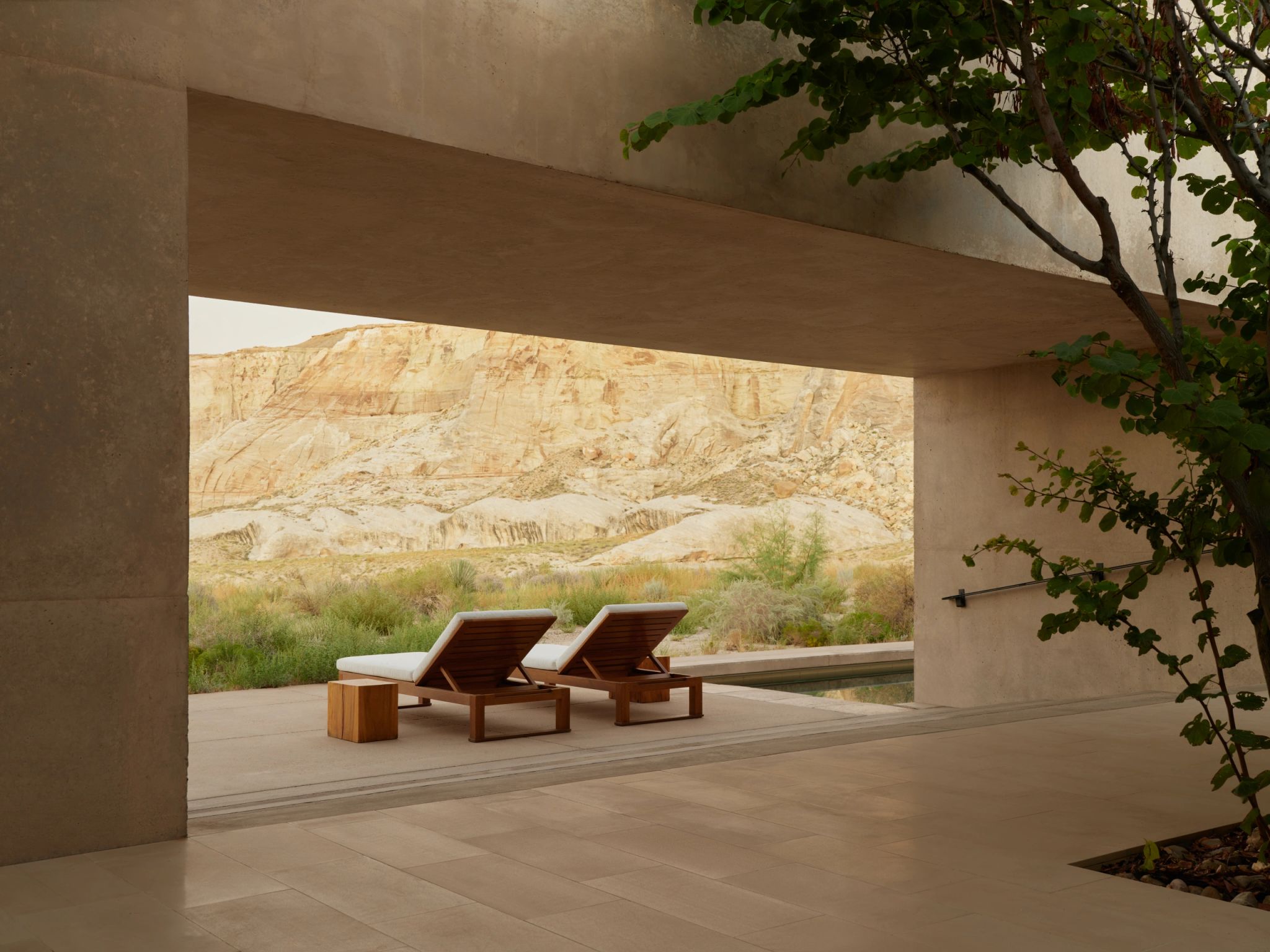 Girijaala Suite   terraço mobiliado - banho de sol - terraço privativo - vista montanhas