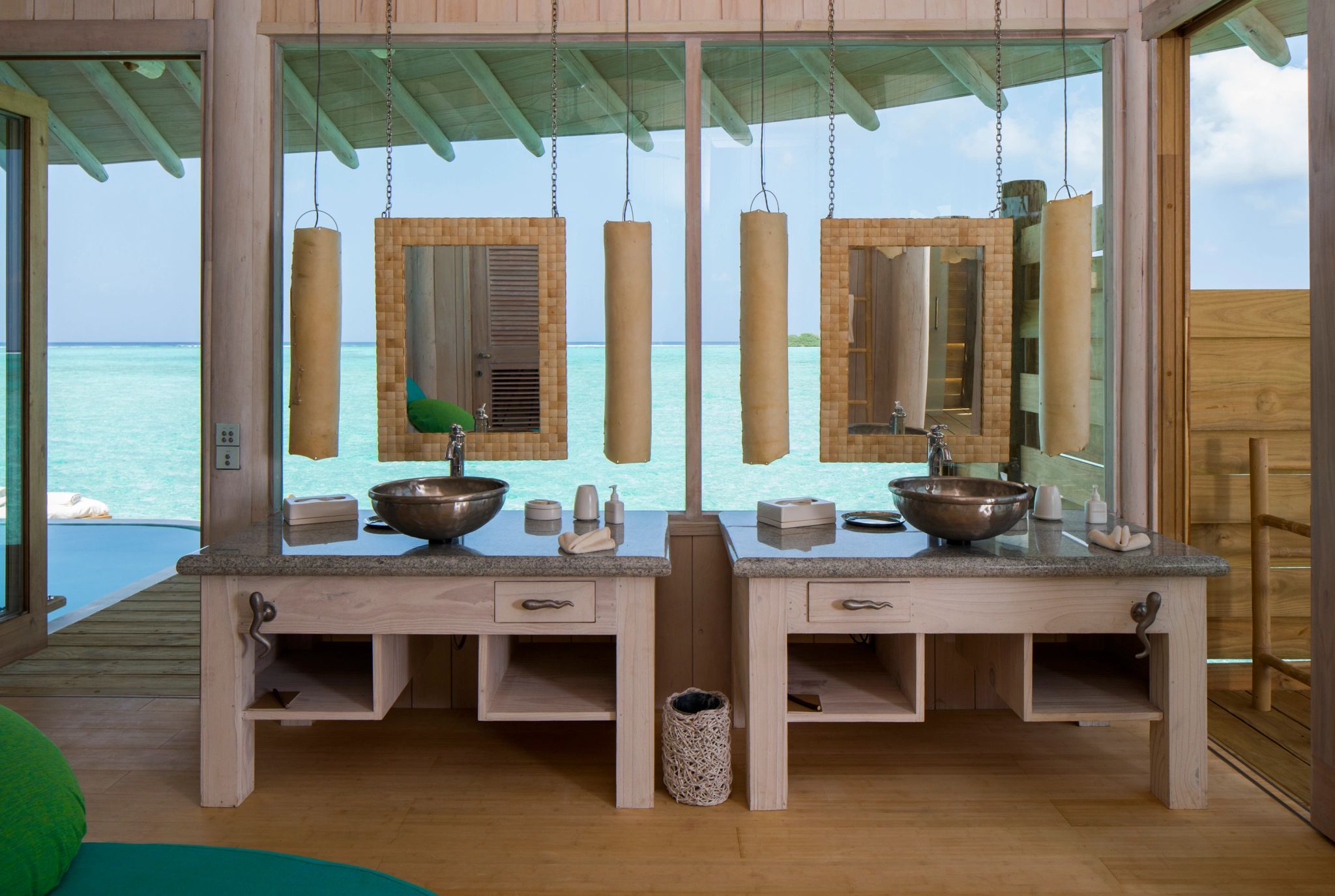 One Bedroom Water Retreat Slide banheiro casal - banheiro com pia dupla - banheiro vista mar