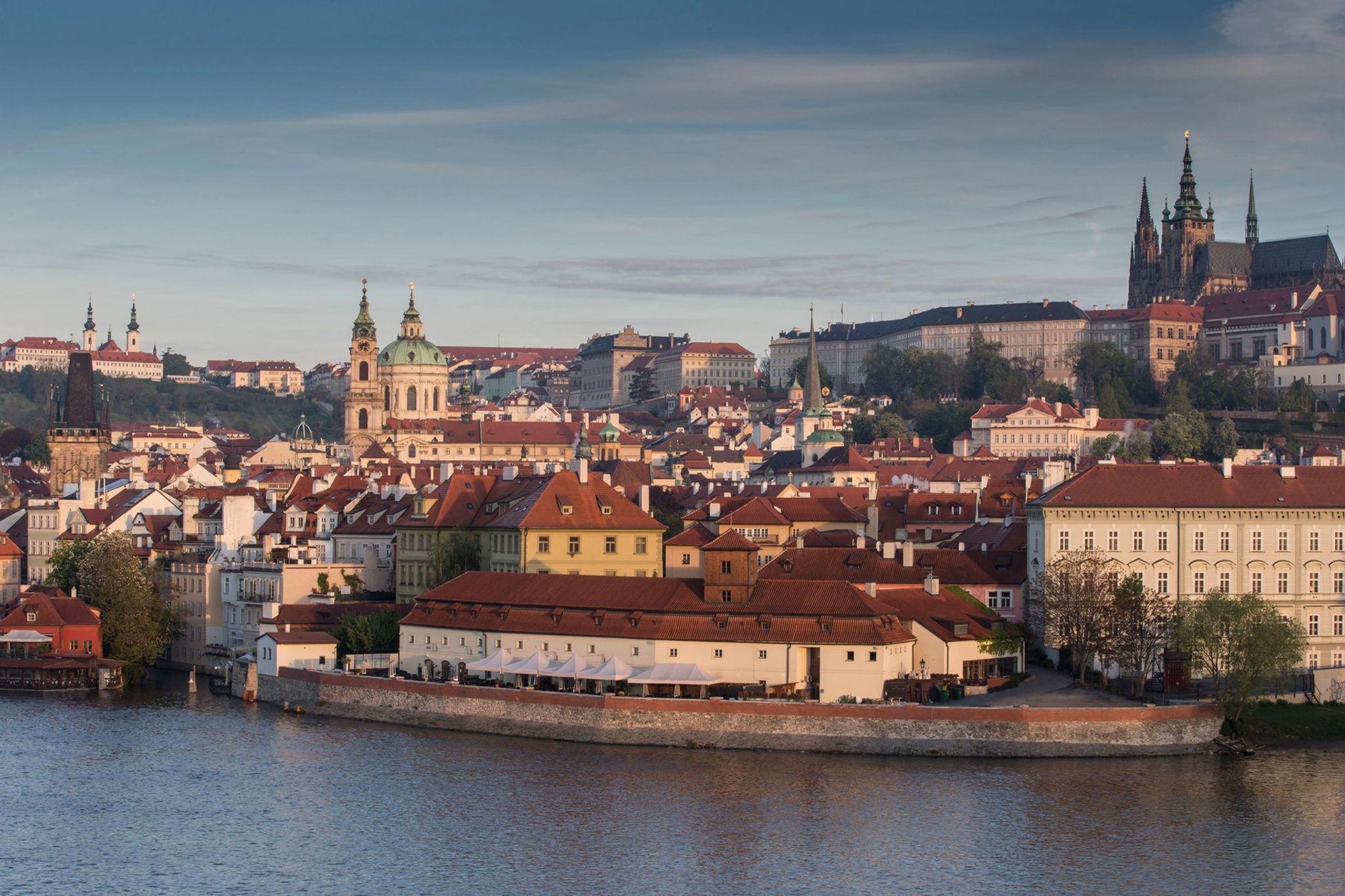Four Seasons Hotel Prague panorama do rio moldava com vista para praga a partir do four seasons hotel