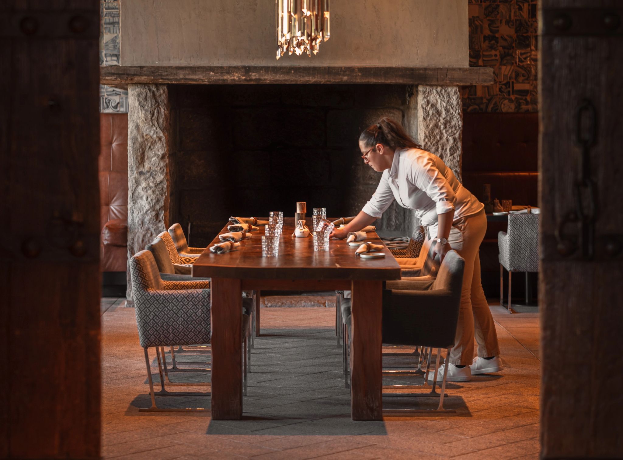 Restaurante Vale Abraao pessoas jantando restaurante - ambiente luxo sofisticado - gourmet portugal