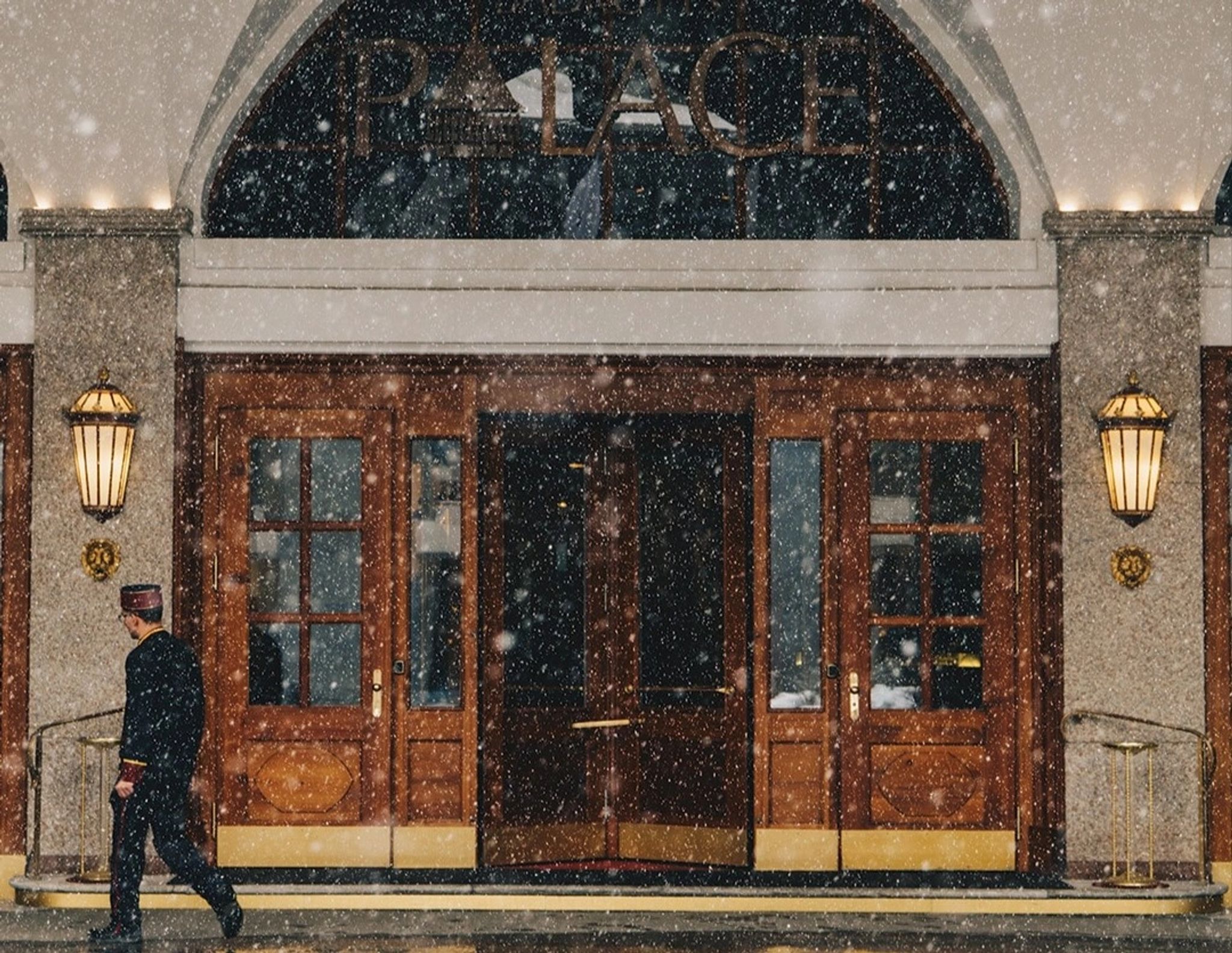 entrada do hotel - hotel de luxo - viagem para neve