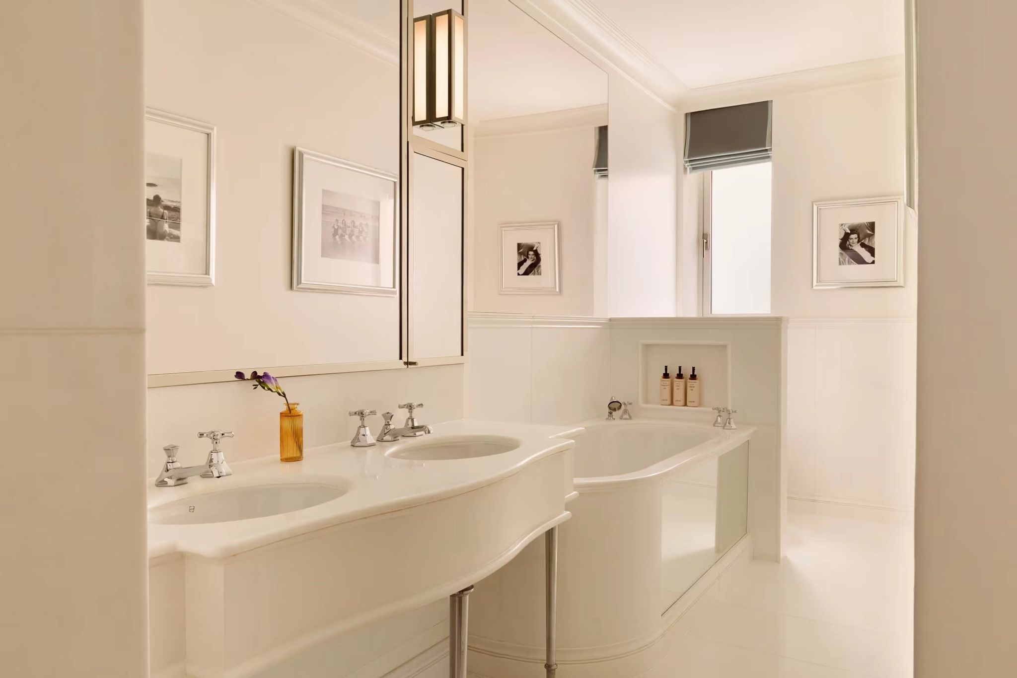 Courtyard Superior Room banheiro de marmore - bancada em marmore - acabamento luxuoso