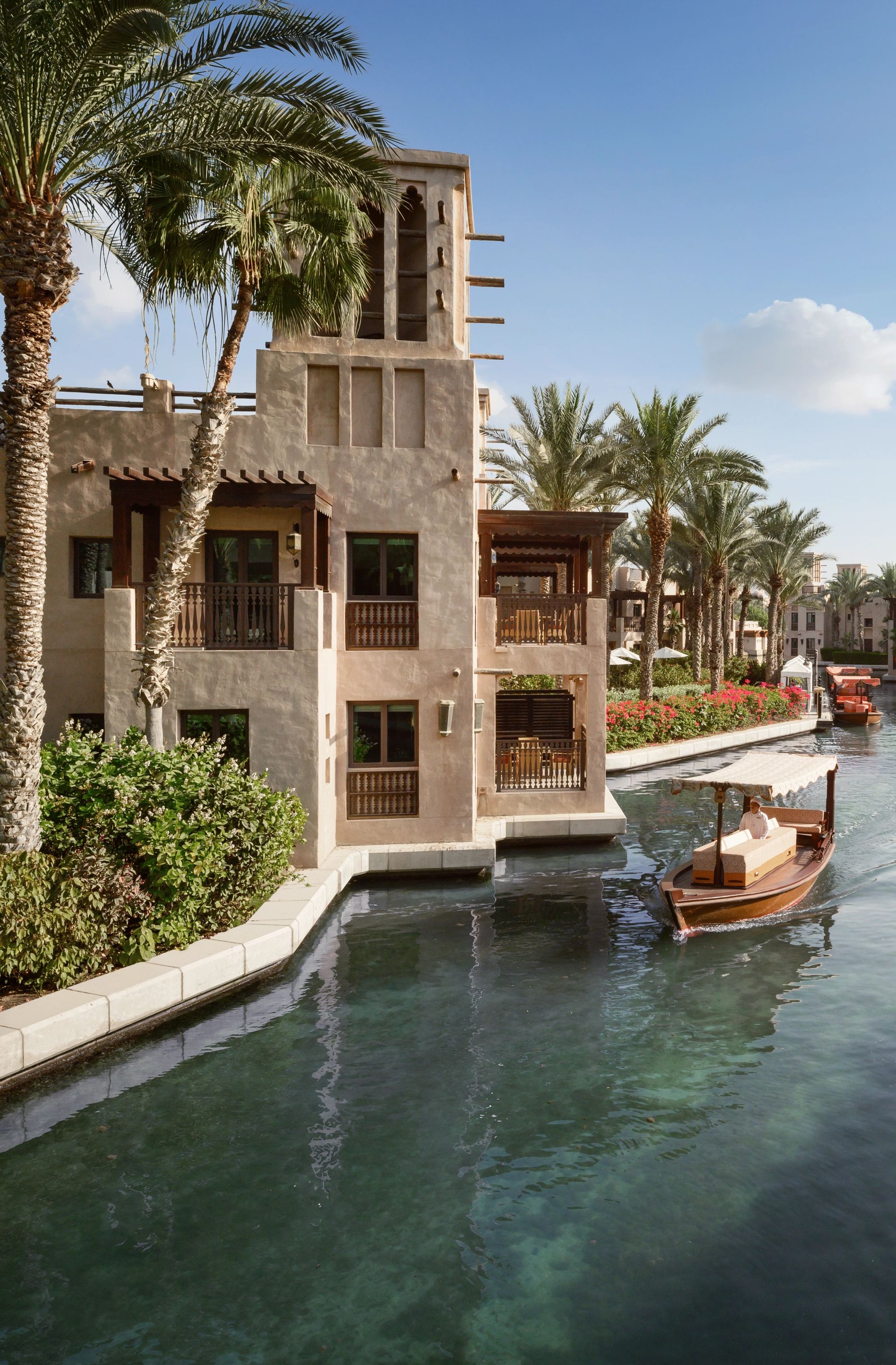 hotel em dubai - fachada de luxo