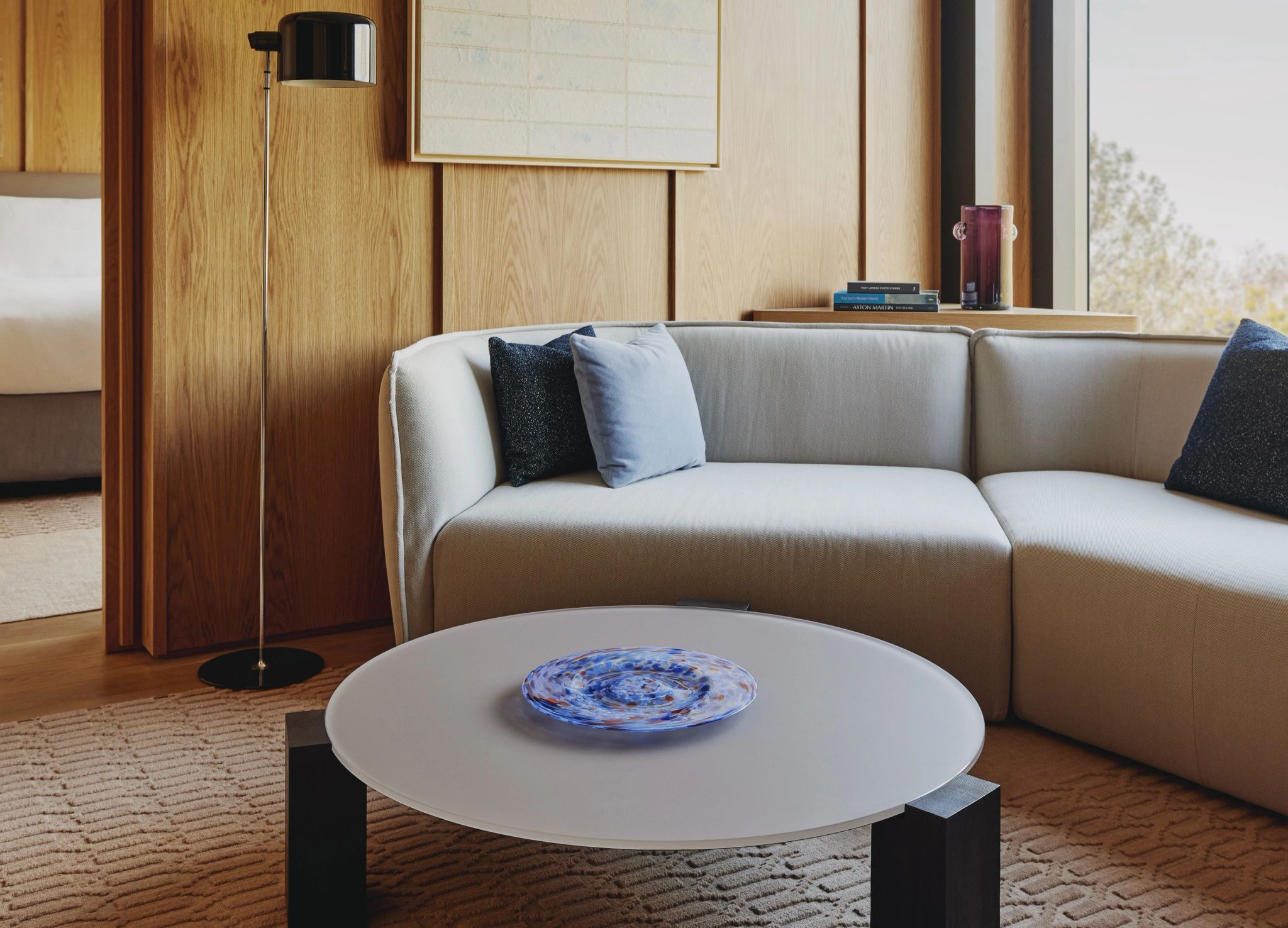 sala de estar - suite com sala - sala moderna - sofa confortavel - area de descanso