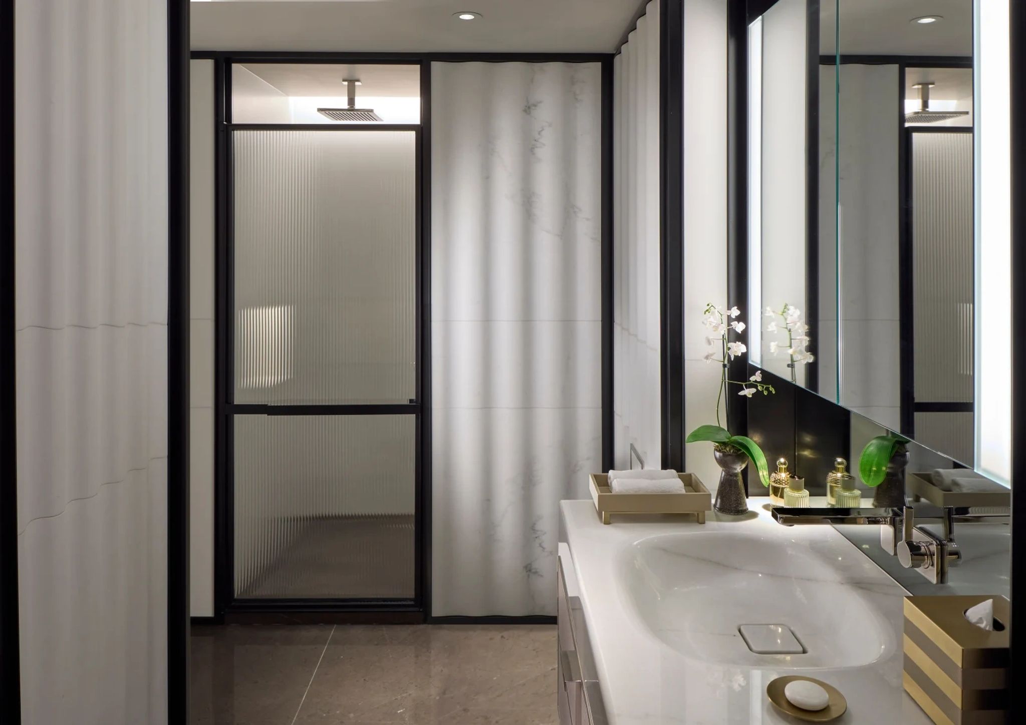 Three Bedroom Residence banheiro privativo - lavabo moderno - residencia luxo