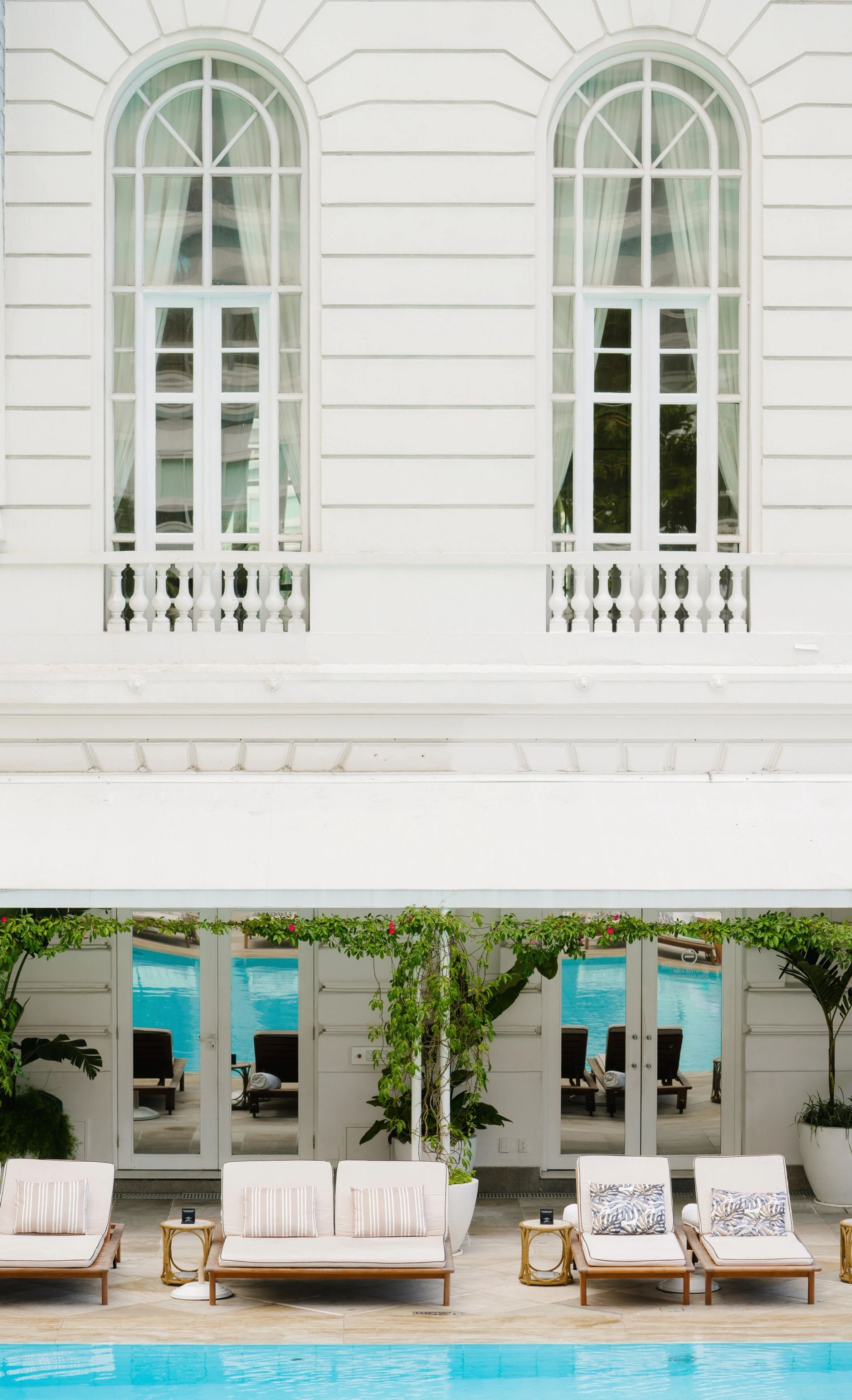 piscina de luxo - copacabana palace - hotel palacio - hotel de luxo brasil - hotel premium