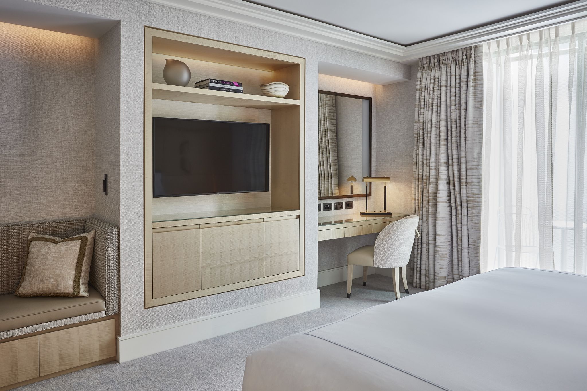 móveis em madeira – quarto de hotel – decoração moderna