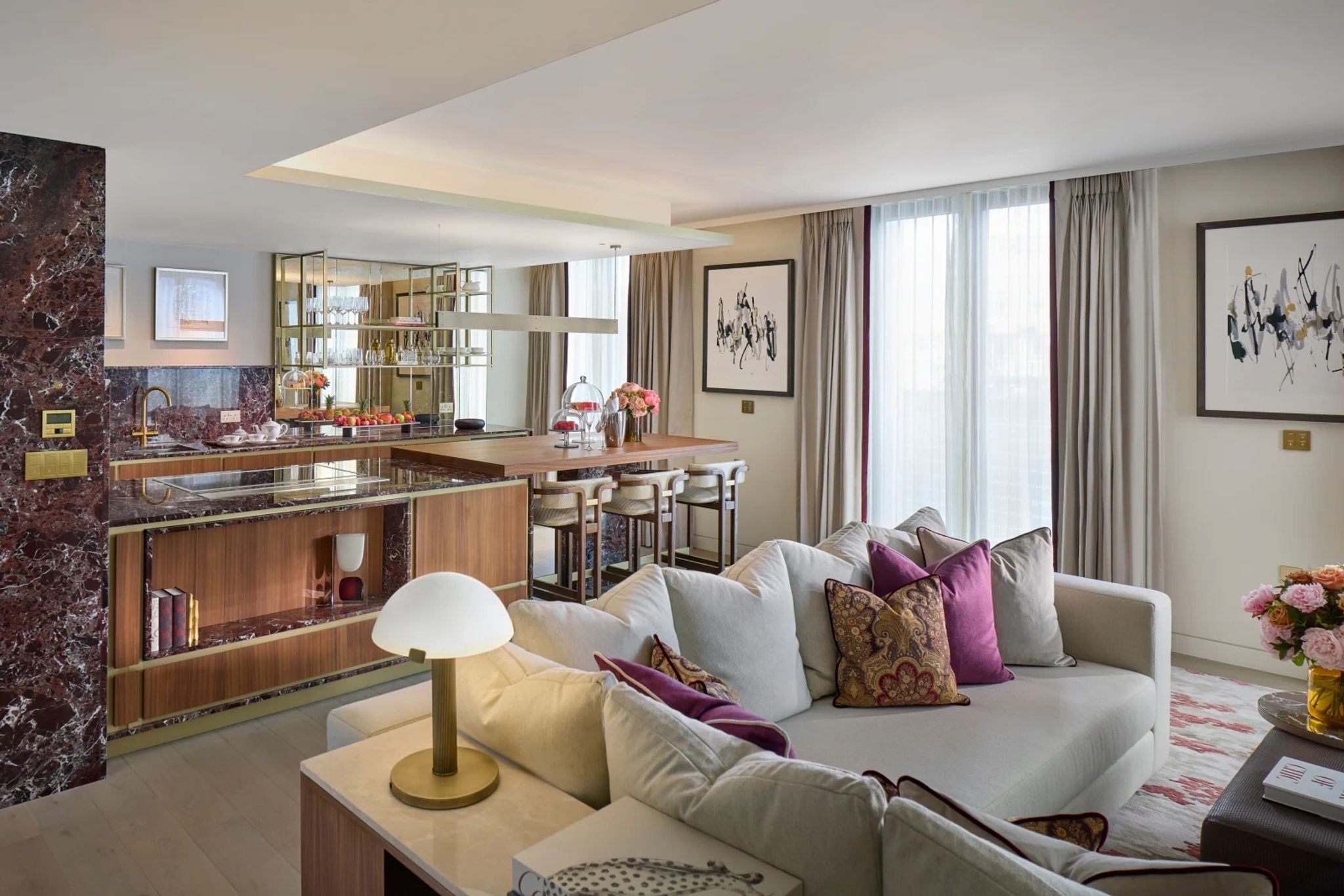Two Bedroom Panoramic Junior Suite suite-dois-quartos - vista-rio-rodano - sala-estar-luxo