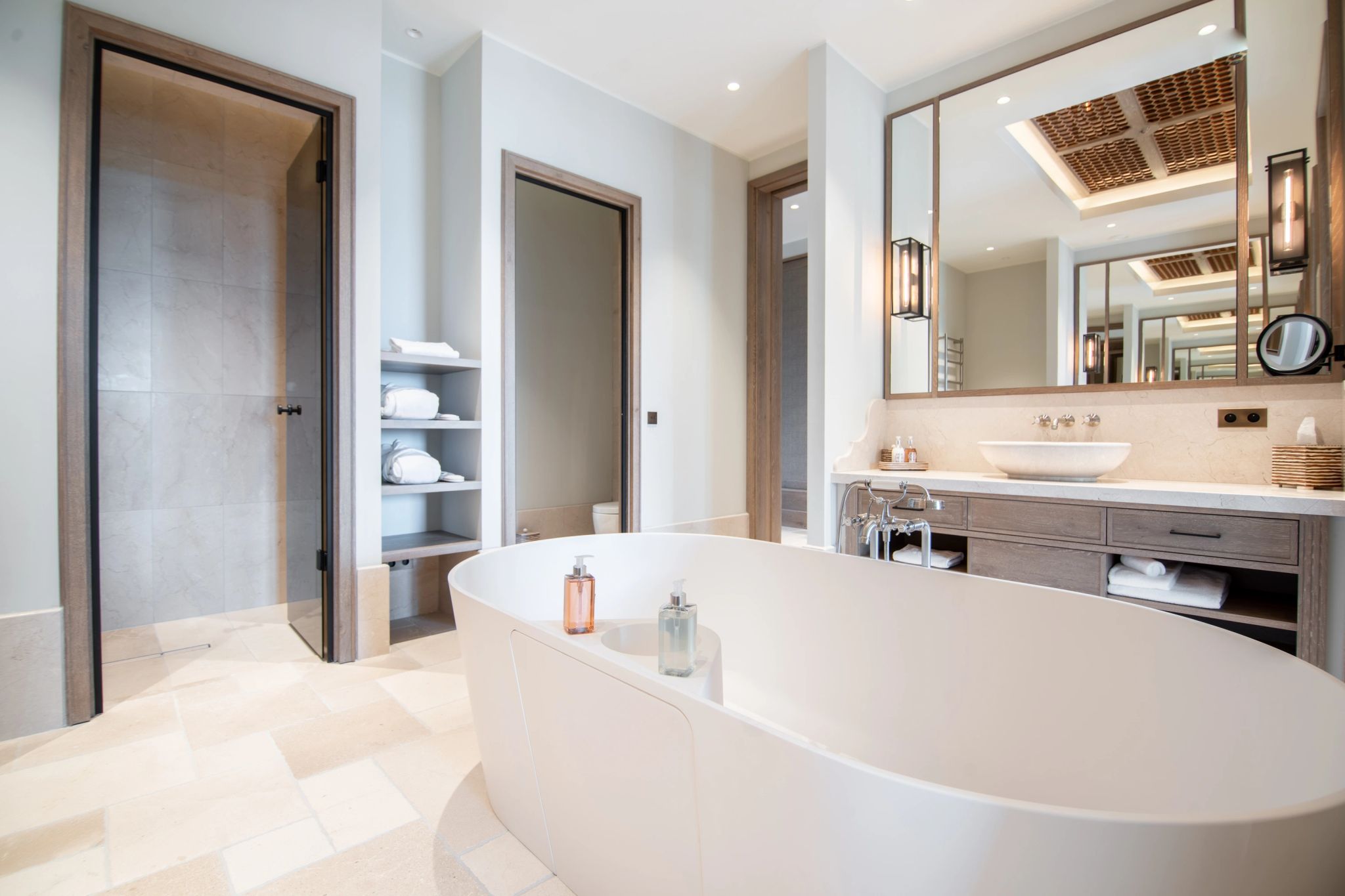 Ida Suite banho de banheira – banho relaxante – banheiro da suite - banheira de imersao