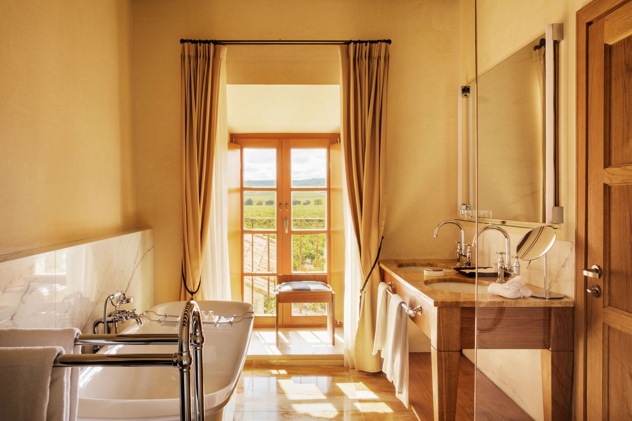 Master Suite Two Bedroom banho premium - banheira de imersao - vista privilegiada