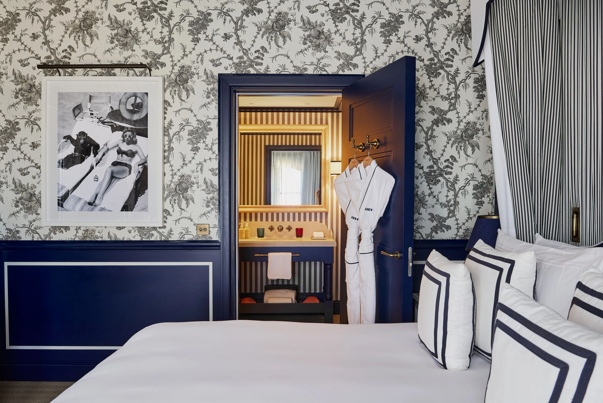 Classic Balcony quarto casal premium - decoracao luxo - papel parede floral