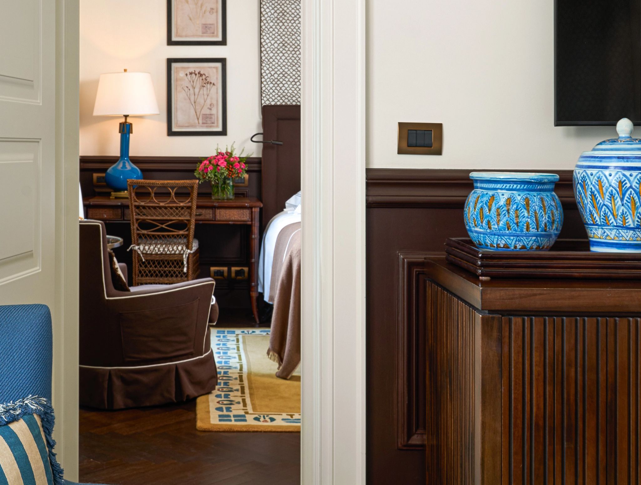 Family Room moveis em madeira - decoraçao classica - obras de arte - escultura italiana