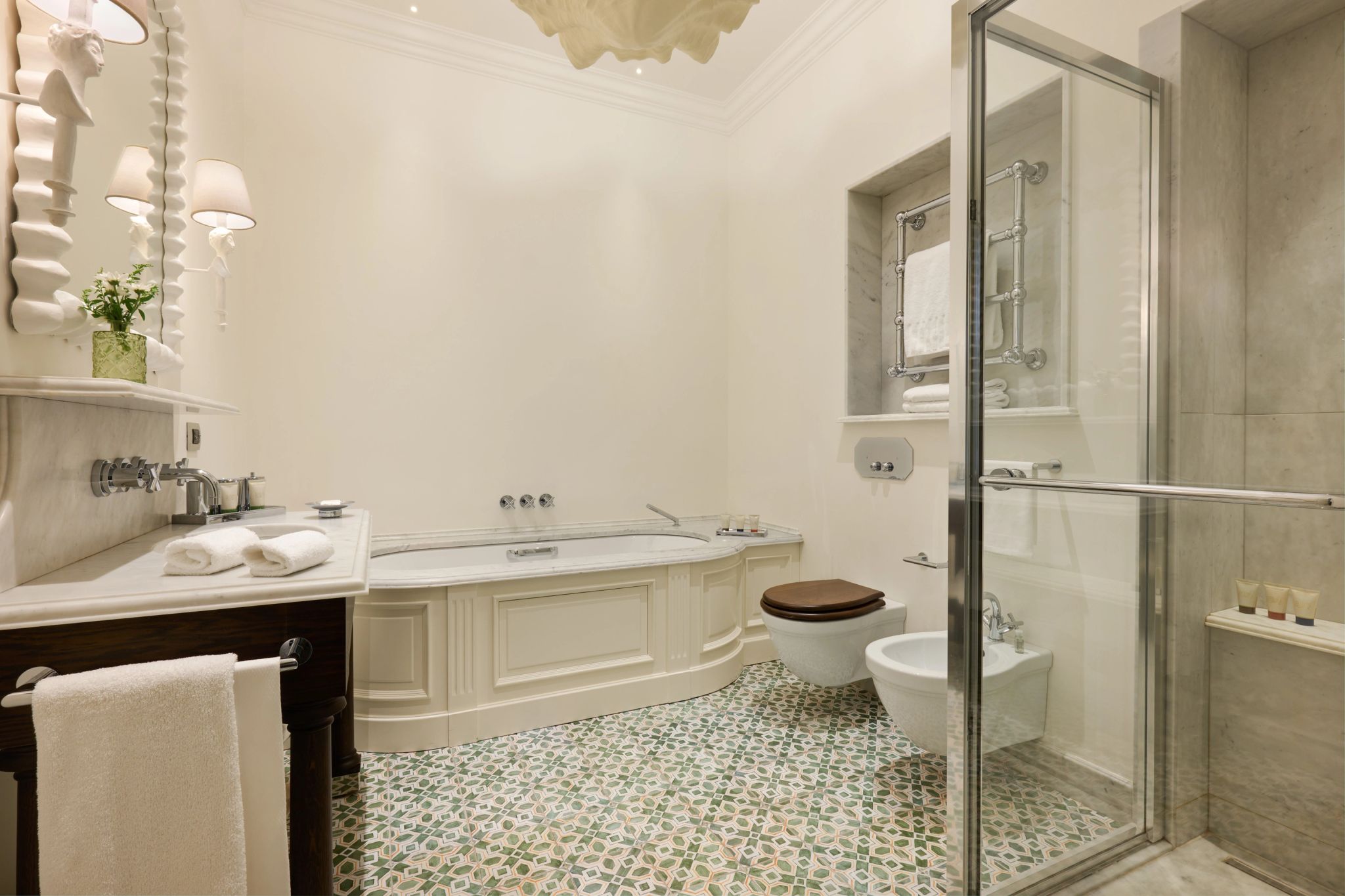 Classic Room banho de banheira – banheiro amplo – banheiro de luxo - banheira de imersao