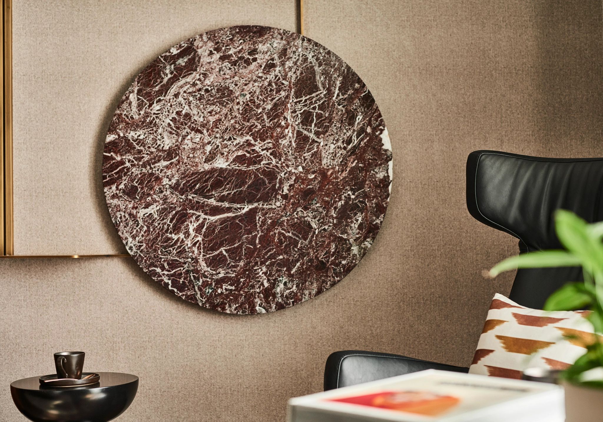 King Bed Balcony design de luxo – poltrona de couro - decoraçao chique