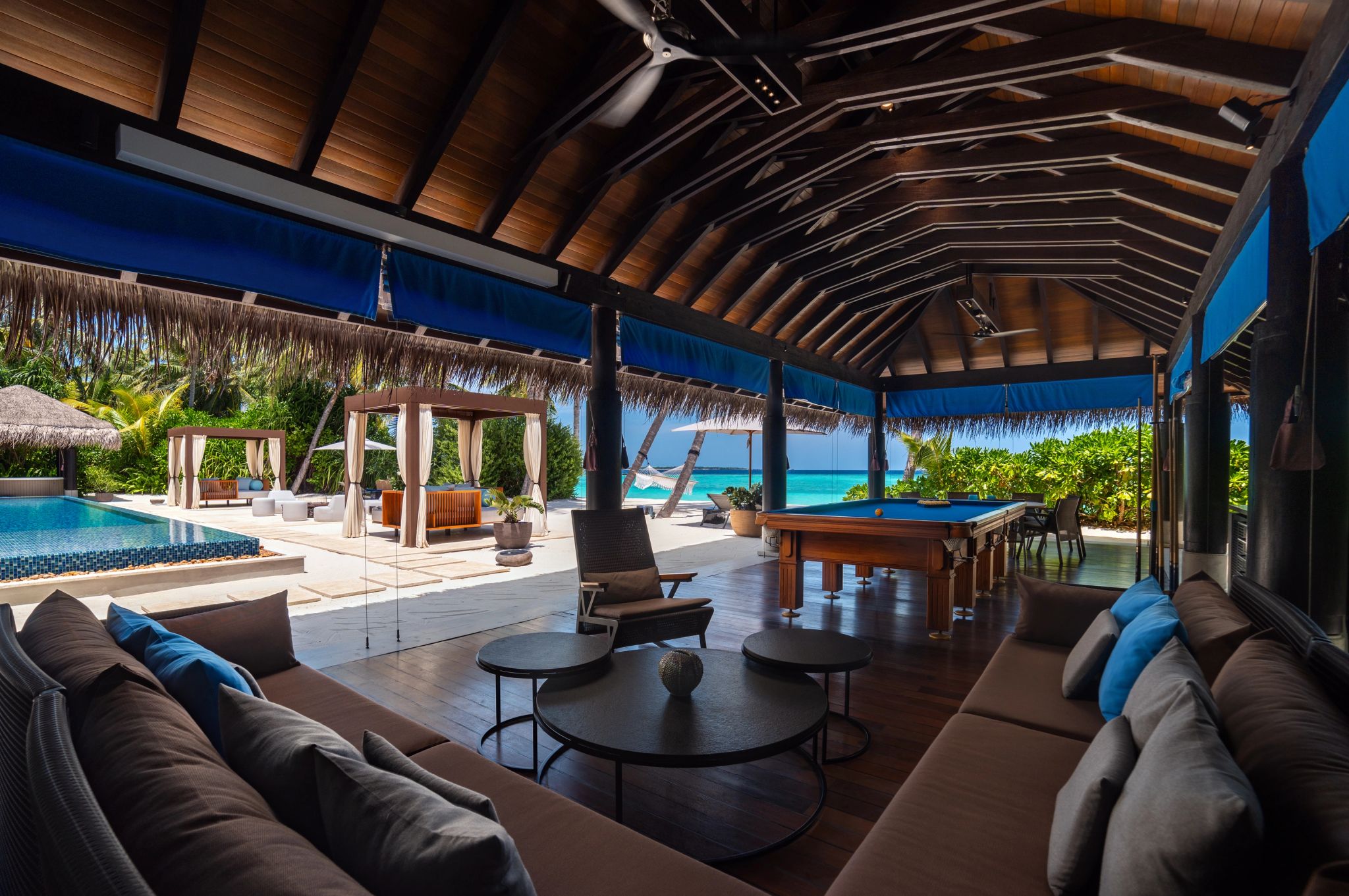 area de lazer – mesa de sinuca – mar azul turquesa