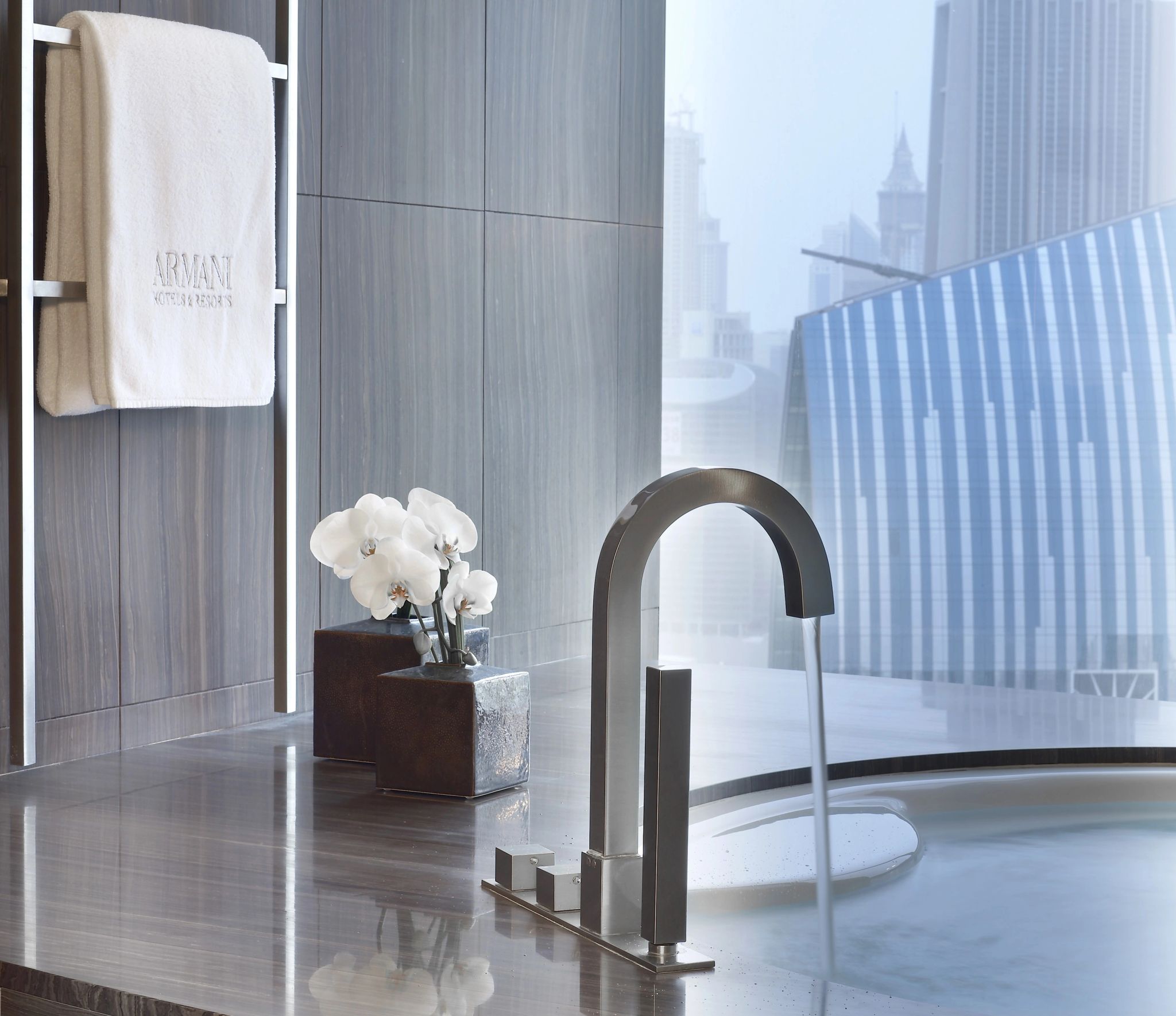 Armani Dubai Suite banheira – banho premium – vista dubai