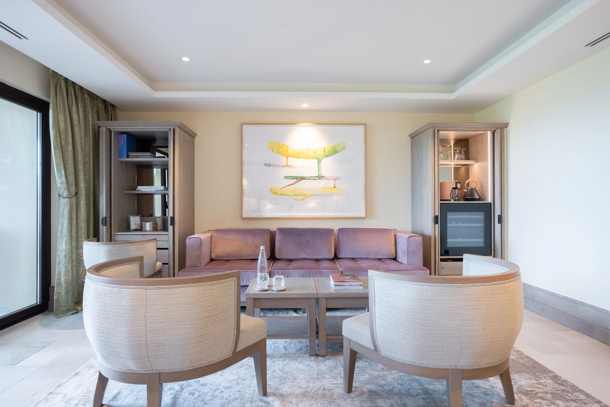 Calista Suite sala de estar - sala moderna - sala chique - sofa confortavel - suite com sala