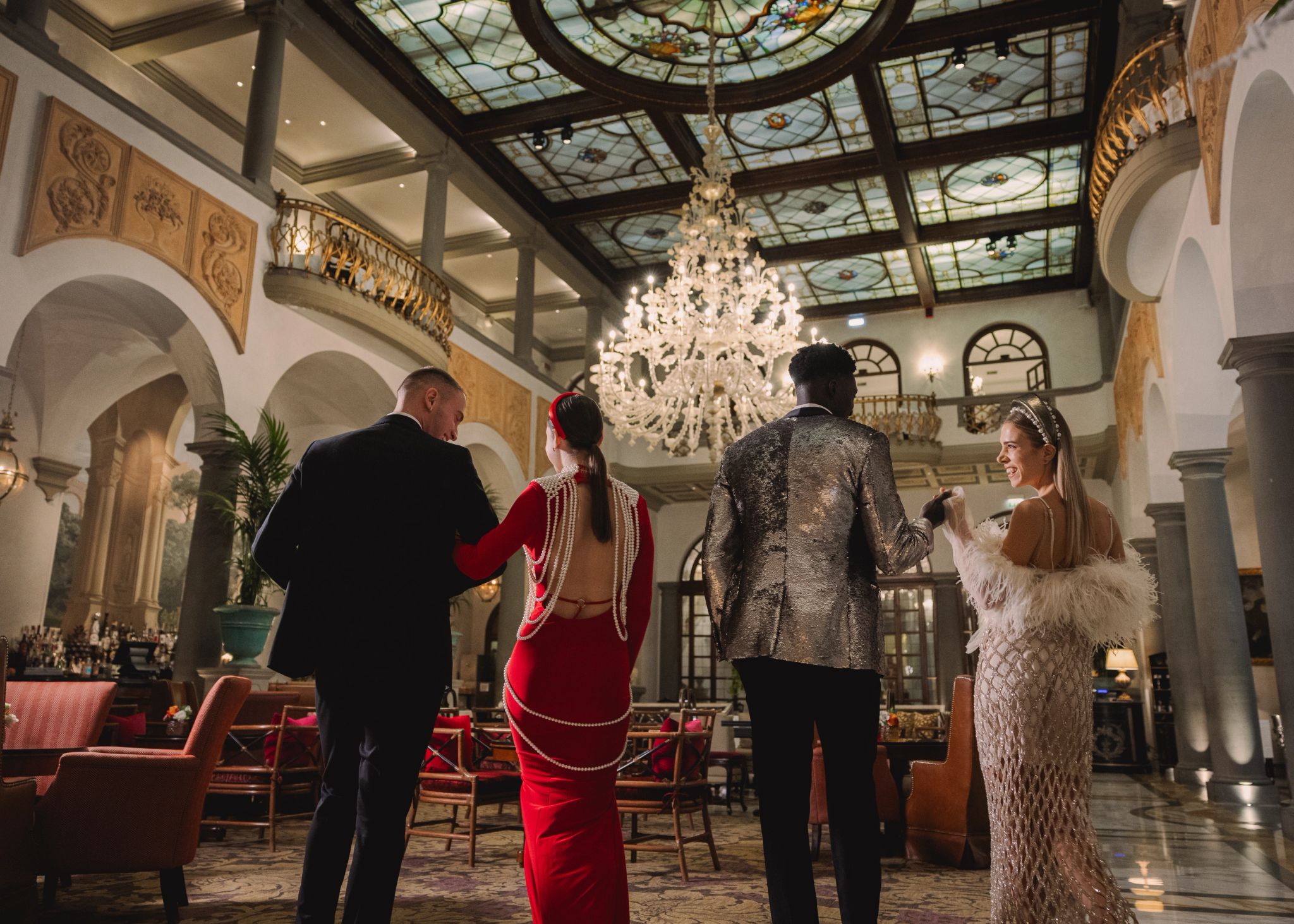 Evento hospedes entrando no saguao principal do hotel the st regis florence